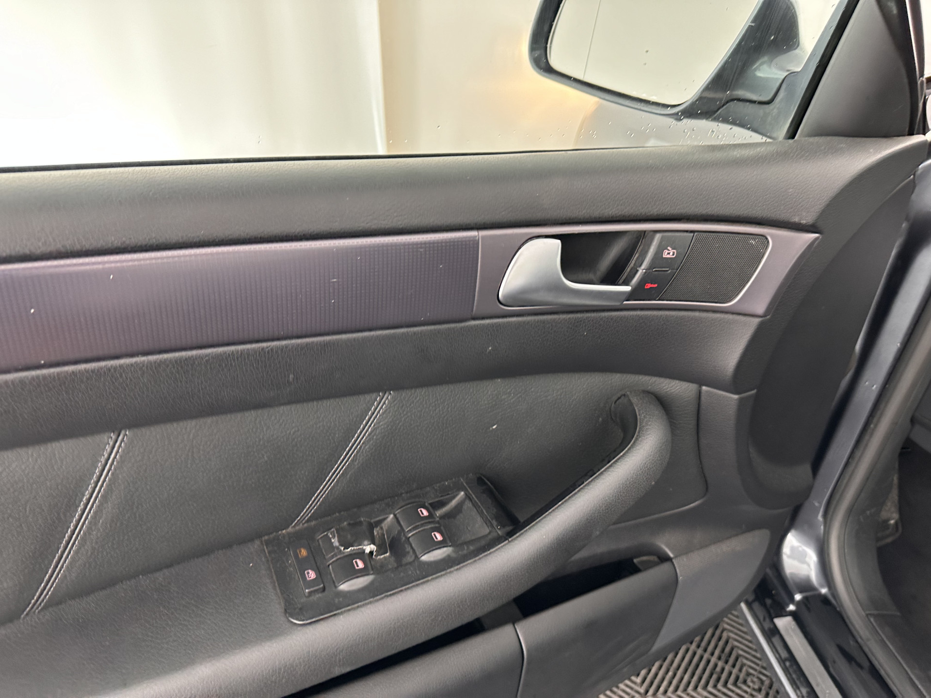 Audi A6 Limousine 2.4 MT  [ GEARBOX-PROBLEM ] Aut. *LUXURY-LEATHER | ECC | PDC | CRUISE | RADIO-CD | COMFORT-SEATS | 17"ALU*