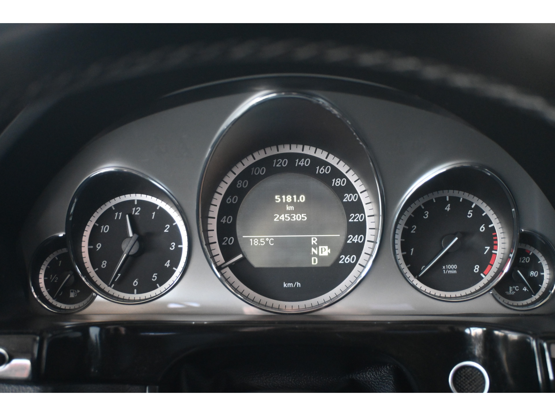 Mercedes-Benz E-klasse 500 Elegance V8 Automaat Clima Panoramadak Trekhaak PDC Stoelverwarming Cruise control Goed Onderhouden! Inruil Mogelijk!