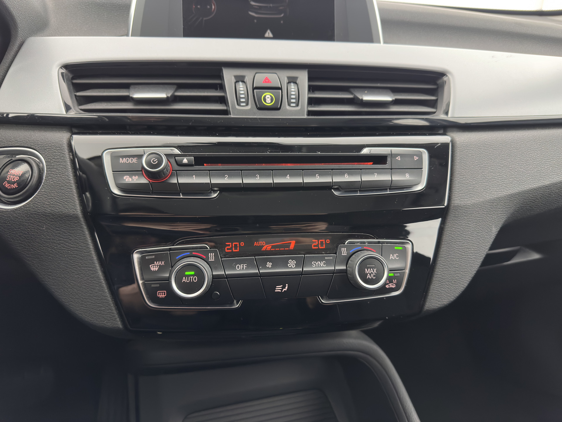 BMW X1 sDrive20i Executive (INCL-BTW) Aut. *LED-LIGHTS | NAVI-FULLMAP | COMFORT-SEATS | ECC | PDC | CRUISE | TOWBAR | 17''ALU*