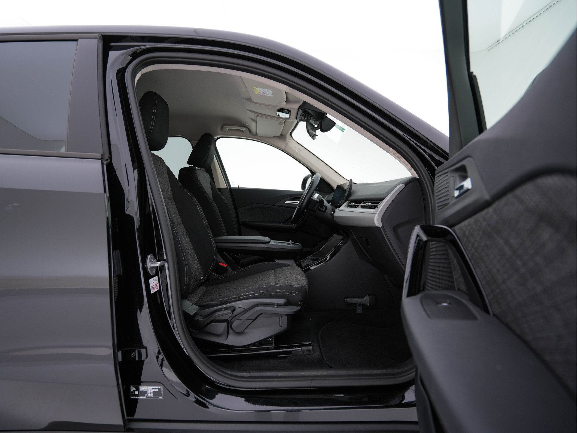 BMW iX1 xDrive30 Launch Edition 67 kWh [ 3-Fase-11kW ] {SOH-100%} (INCL-BTW) Aut. *FULL-LED | DIGI-COCKPIT | DAB+ | NAVI-FULLMAP | PRIVACYGLASS | COMFORTSEATS | ECC | PDC | CRUISE | 18''ALU*