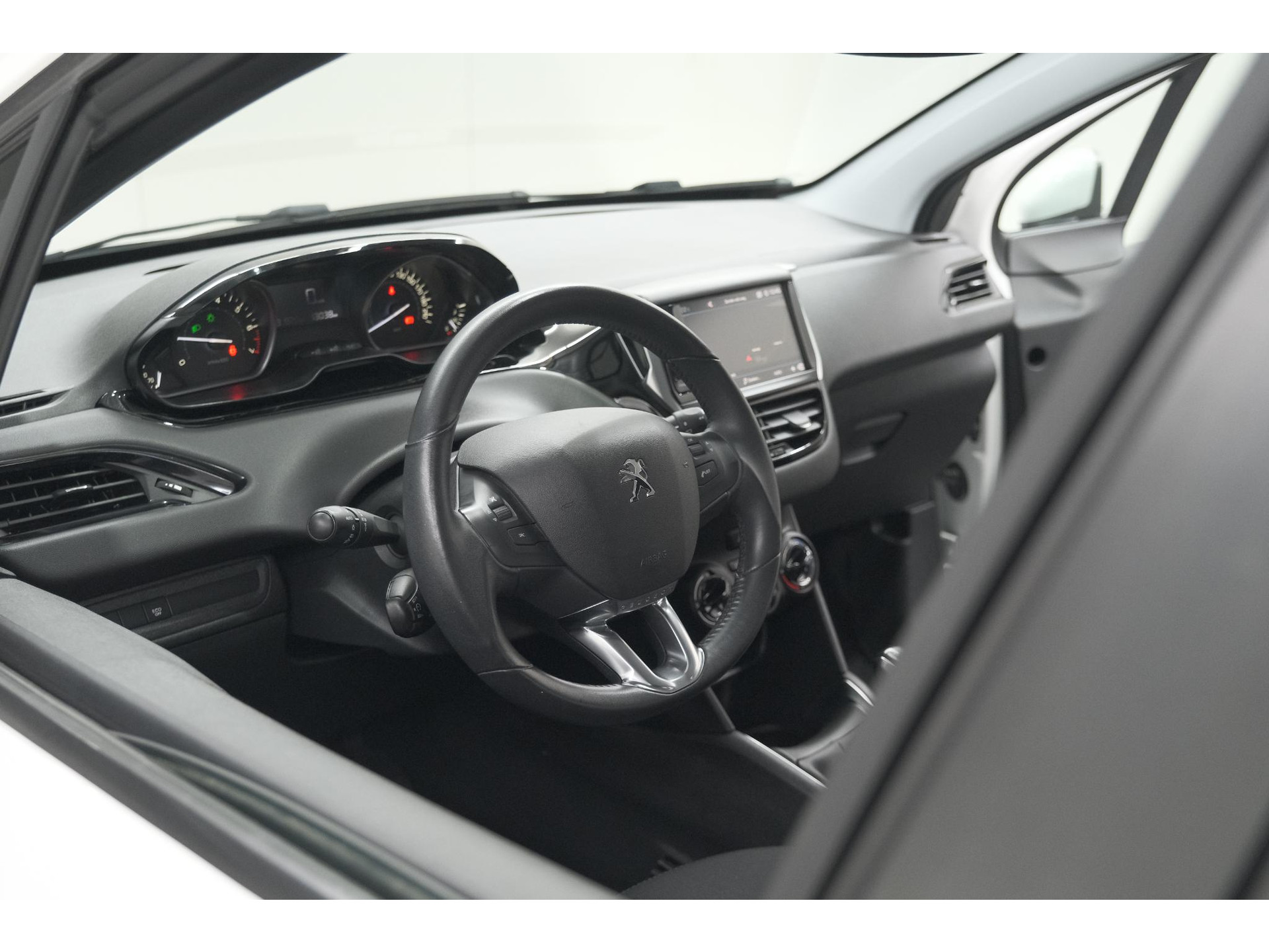 Peugeot 208 PureTech 82 Signature | Parkeersensoren | Apple Carplay | Pack Connect | Armsteun