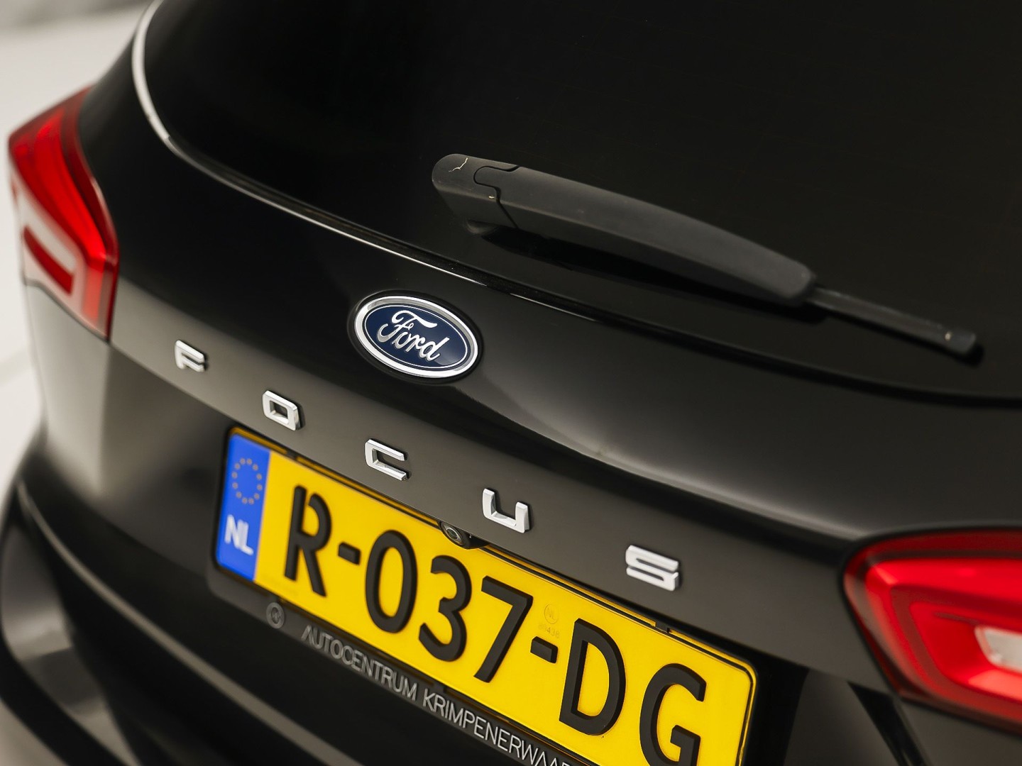 Ford Focus Wagon 1.0 EcoBoost Titanium Sport (APPLE CARPLAY, GROOT NAVI, STUUR/STOELVERWARMING, CAMERA, SPORTSTOELEN, GETINT GLAS, ADAPTIVE CRUISE, NIEUWSTAAT)