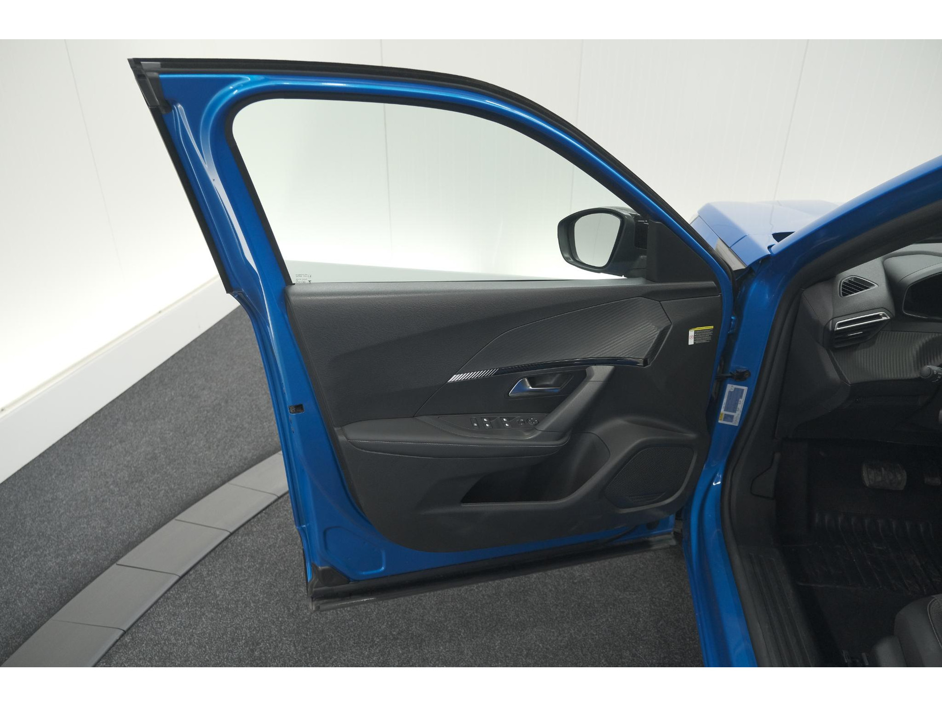 Peugeot 2008 PureTech 130 EAT8 Blue Lease Allure | Camera | Navigatie | Parkeersensoren | Apple Carplay