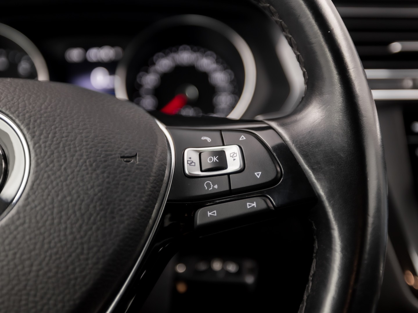 Volkswagen Tiguan Allspace 1.4 TSI Sportline 7 Persoons 150Pk Automaat (APPLE CARPLAY, GROOT NAVI, CLIMATE, GETINT GLAS, SPORTSTOELEN, PARKEERSENSOREN, ADAPTIVE CRUISE, NIEUWSTAAT)