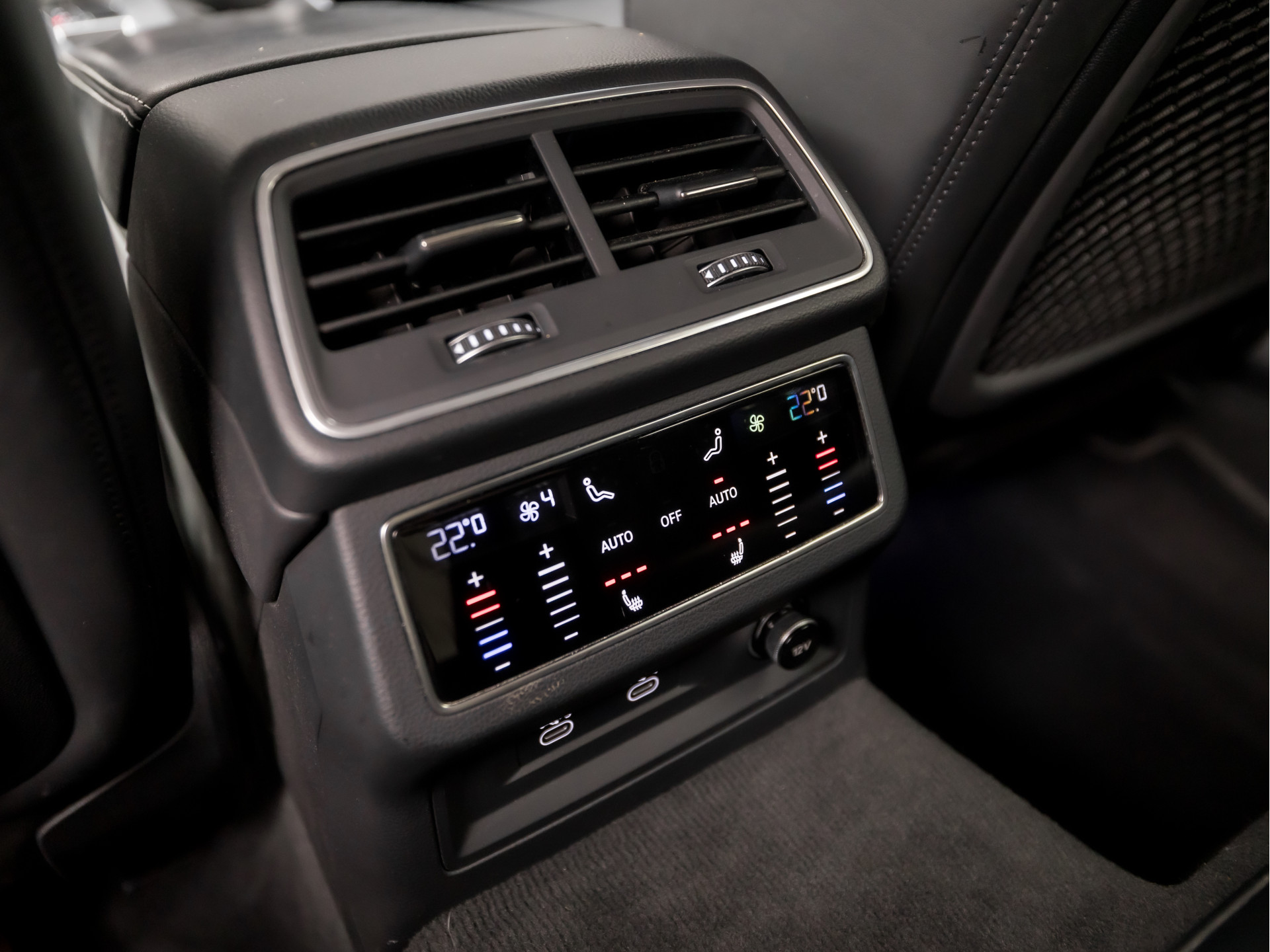 Audi A6 Avant 55 TFSI e quattro S-Line Competition 368Pk Automaat (2X S-LINE, APPLE CARPLAY, SPORTZETELS, NAPPA LEDER, MEMORY SEATS, CAMERA, ADAPTIVE CRUISE, ELEK ACHTERKLEP, STOELVERWARMING ACHTER, NIEUWSTAAT)