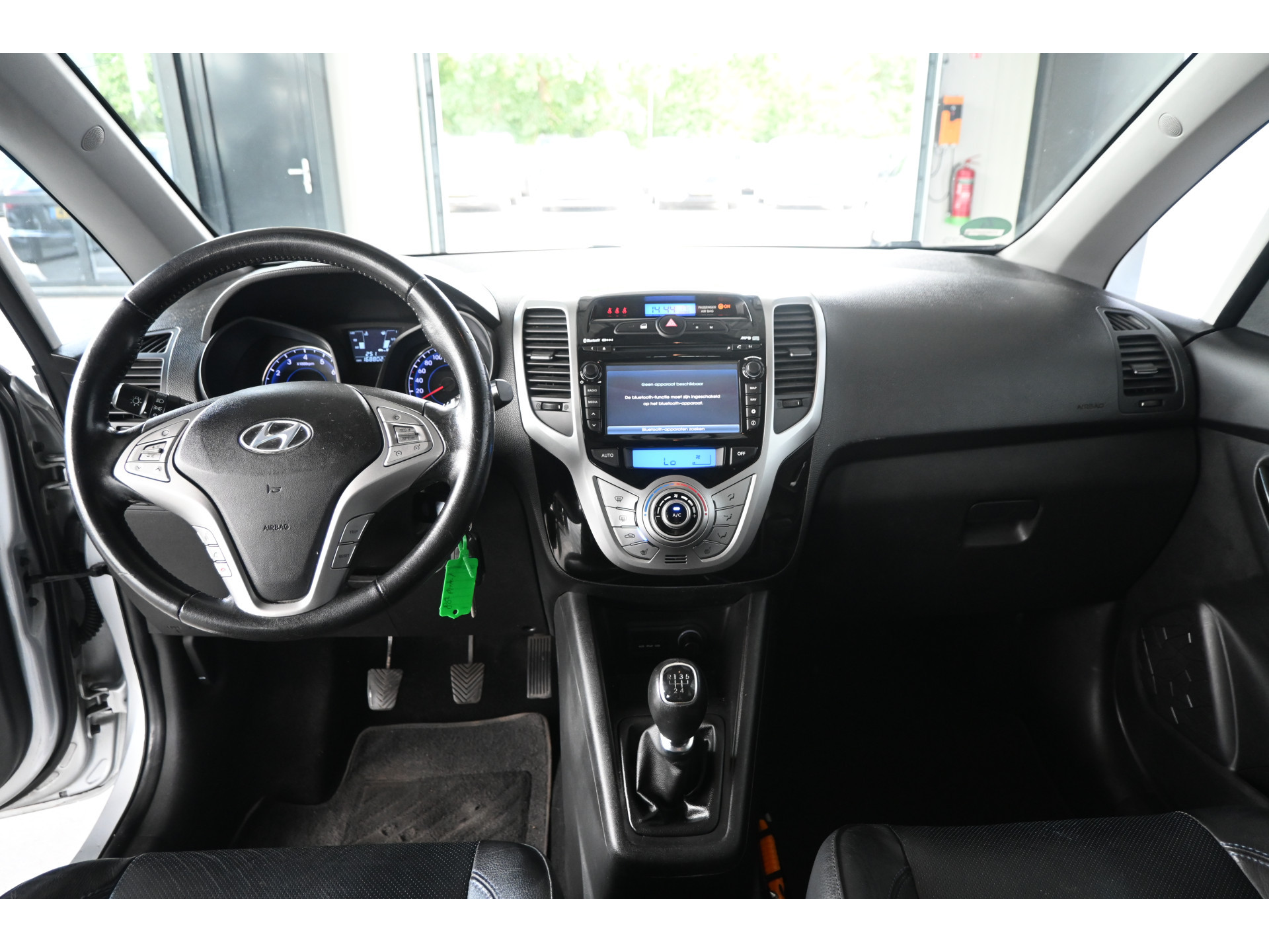 Hyundai ix20 1.4i i-Catcher Clima Navigatie Schuifdak Trekhaak Goed Onderhouden! Inruil Mogelijk!