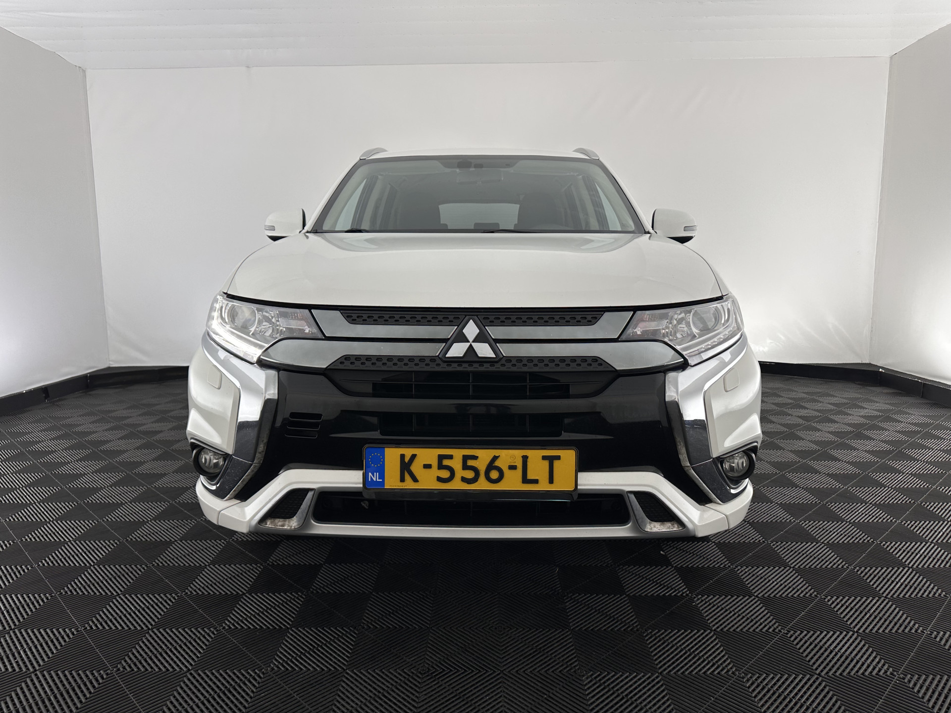 Mitsubishi Outlander 2.4 PHEV Pure (Plug-In) (INCL-BTW)  Aut *FULL-LED | KEYLESS | CAMERA | HEATED-COMFORTSEATS | ECC | SHIFTPADDLES | PDC | CRUISE | CARPLAY | PRIVACY-GLASS | DAB | TOWBAR | 16''ALU*