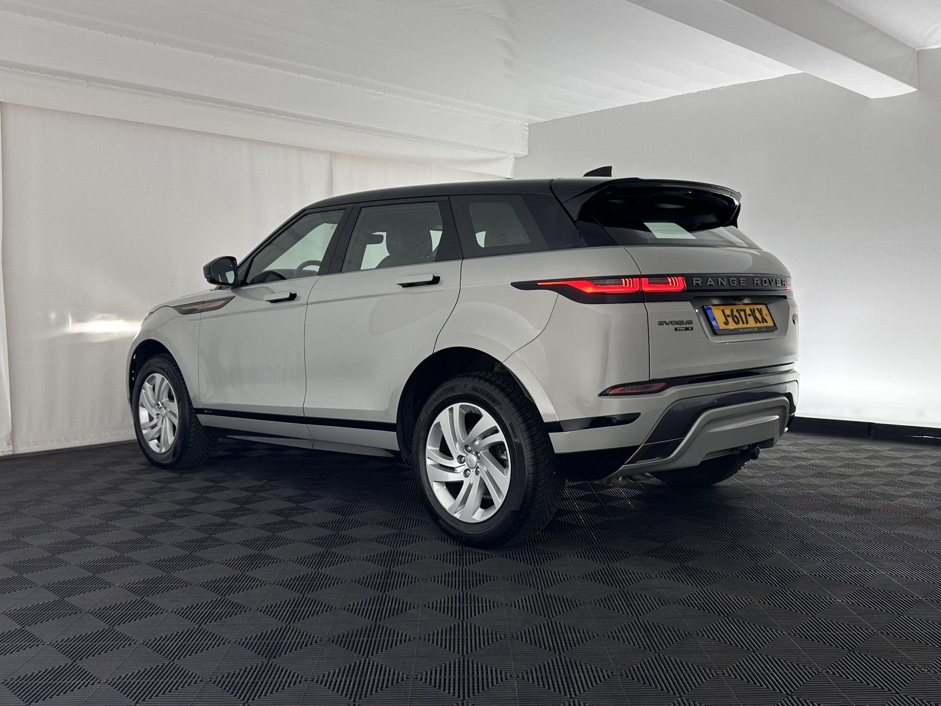 Land Rover Range Rover Evoque 2.0 D180 AWD SE (INCL-BTW) Aut. *LEATHER | FULL-LED | HEATED-COMFORTSEATS | NAVI-FULLMAP | SHIFTPADDLES | CAMERA | ECC | CARPLAY | PDC | CRUISE | 18''ALU*