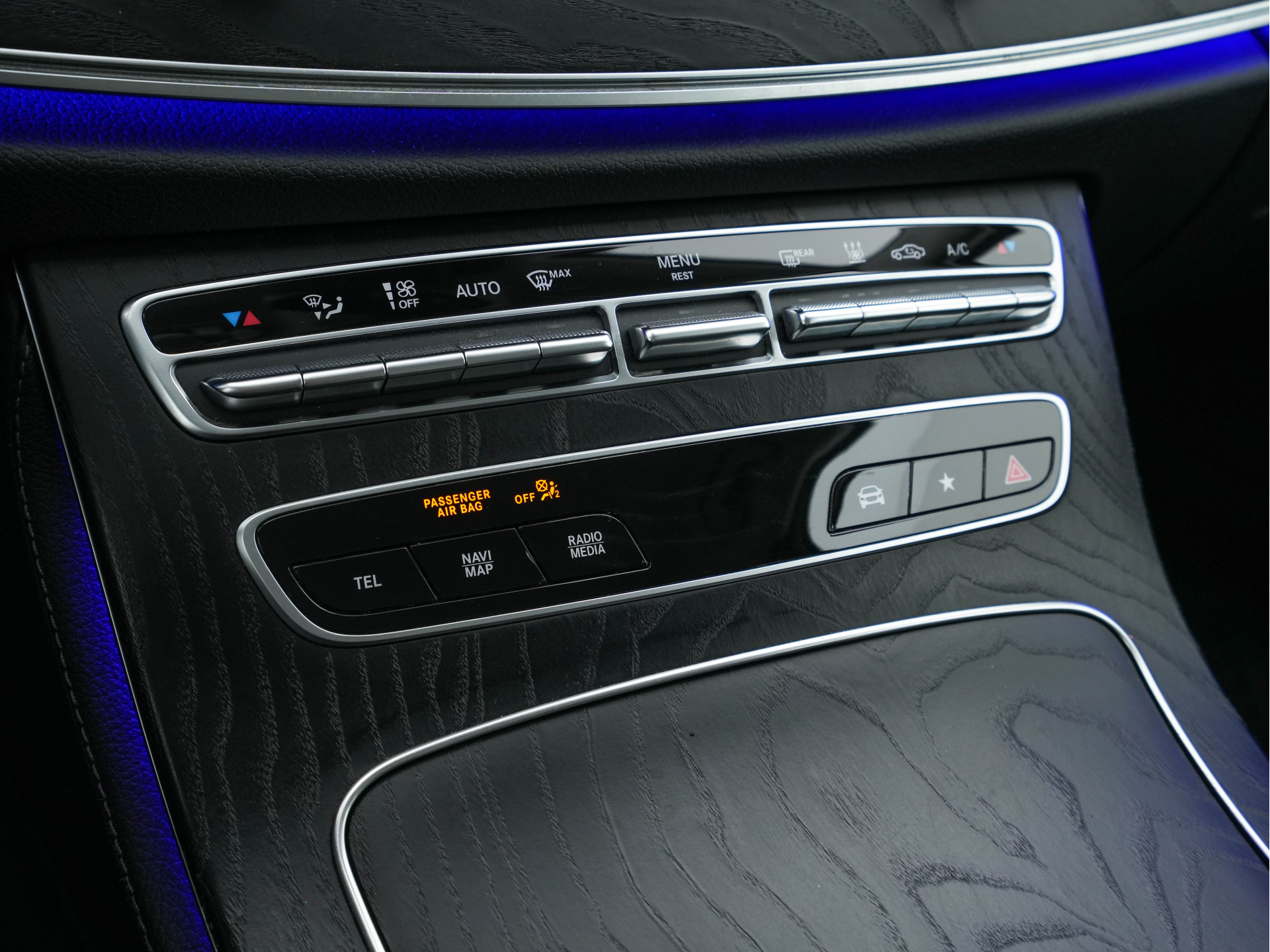 Mercedes-Benz E-klasse Estate 300 de Business Solution Luxury Plug-In (INCL-BTW) Aut. *DIGI-COCKPIT | MULTIBEAM-LED | LUXURY-LEATHER | TOP-VIEW | KEYLESS | DAB | NAVI-FULLMAP | CRUISE | SHIFT-PADDLES | AMBIENT-LIGHT | HEATED-SPORTSEATS | 18"ALU*