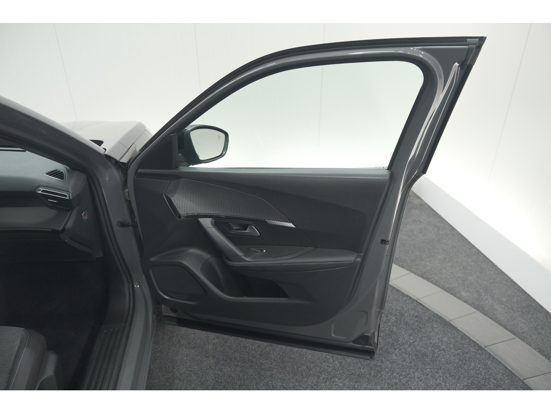 Peugeot 2008 Hybrid 136 e-DCS6 Allure | 360 Camera | Adaptieve Cruise Control | Dodehoekdetectie | Navigatie