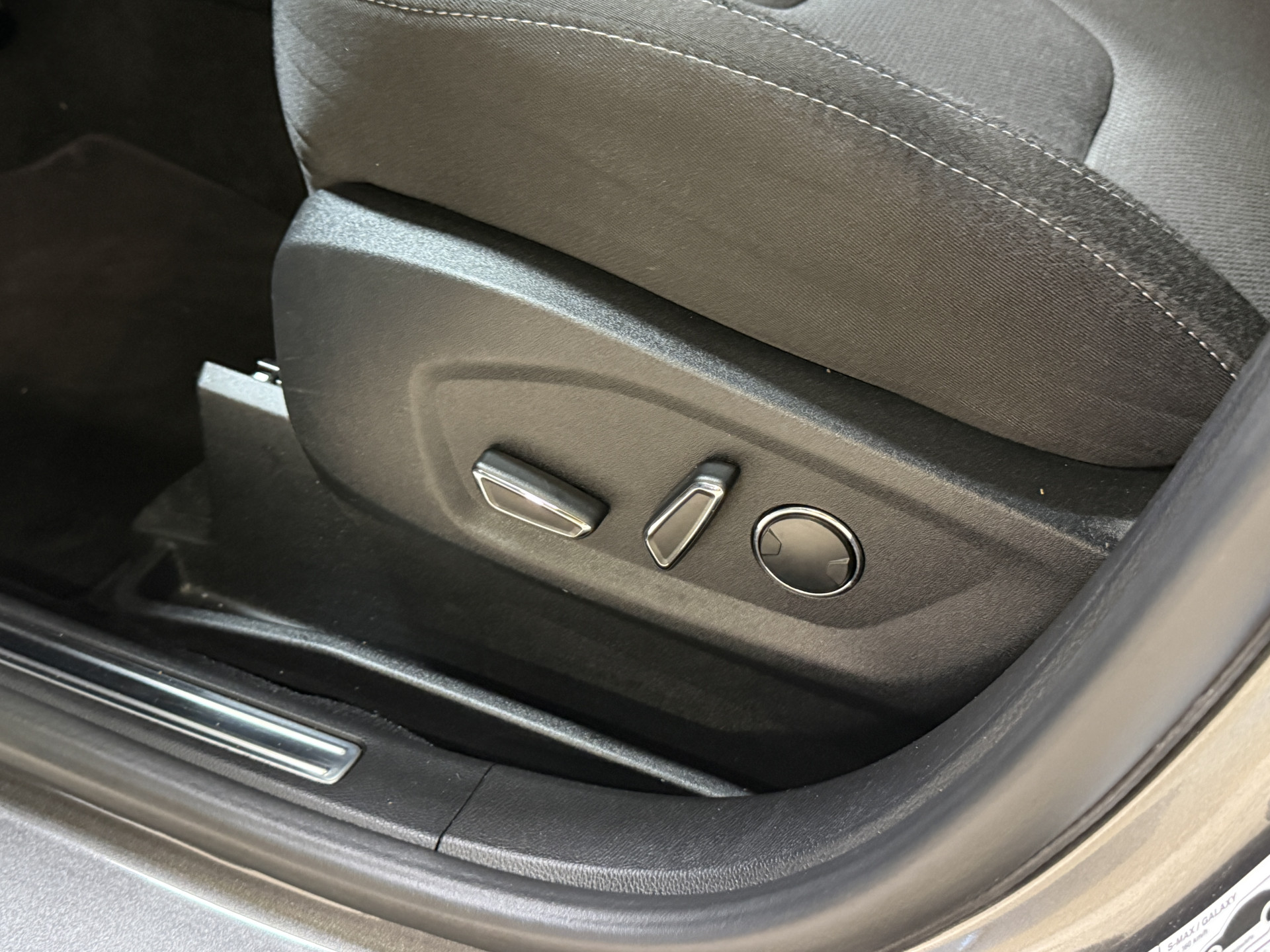 Ford S-Max 1.5 Titanium 7p. | Stoel/stuur verwarming | Trekhaak | Apple Carplay