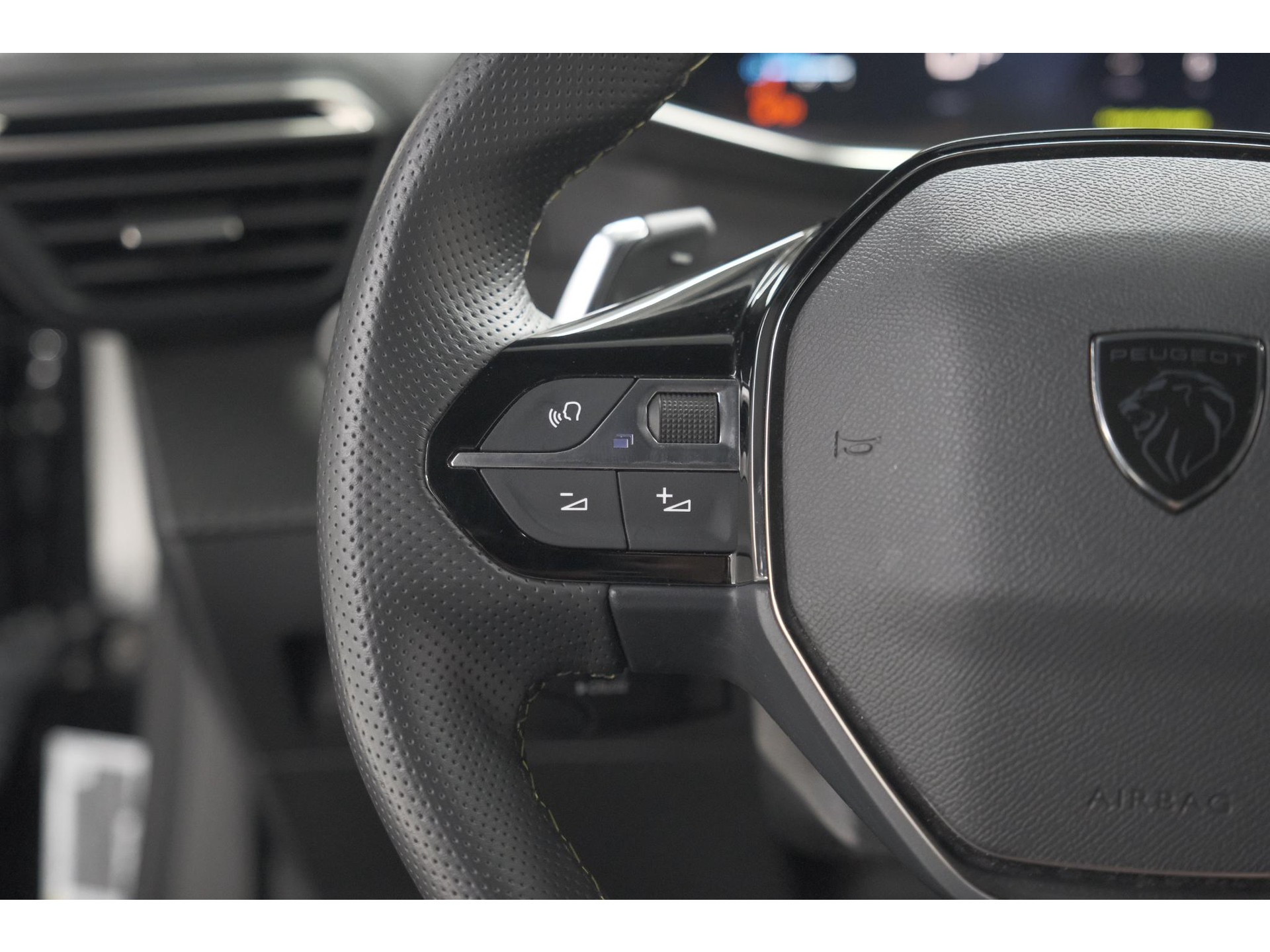 Peugeot 2008 1.2 Hybrid 145 GT | Camera | Apple Carplay | Parkeersensoren