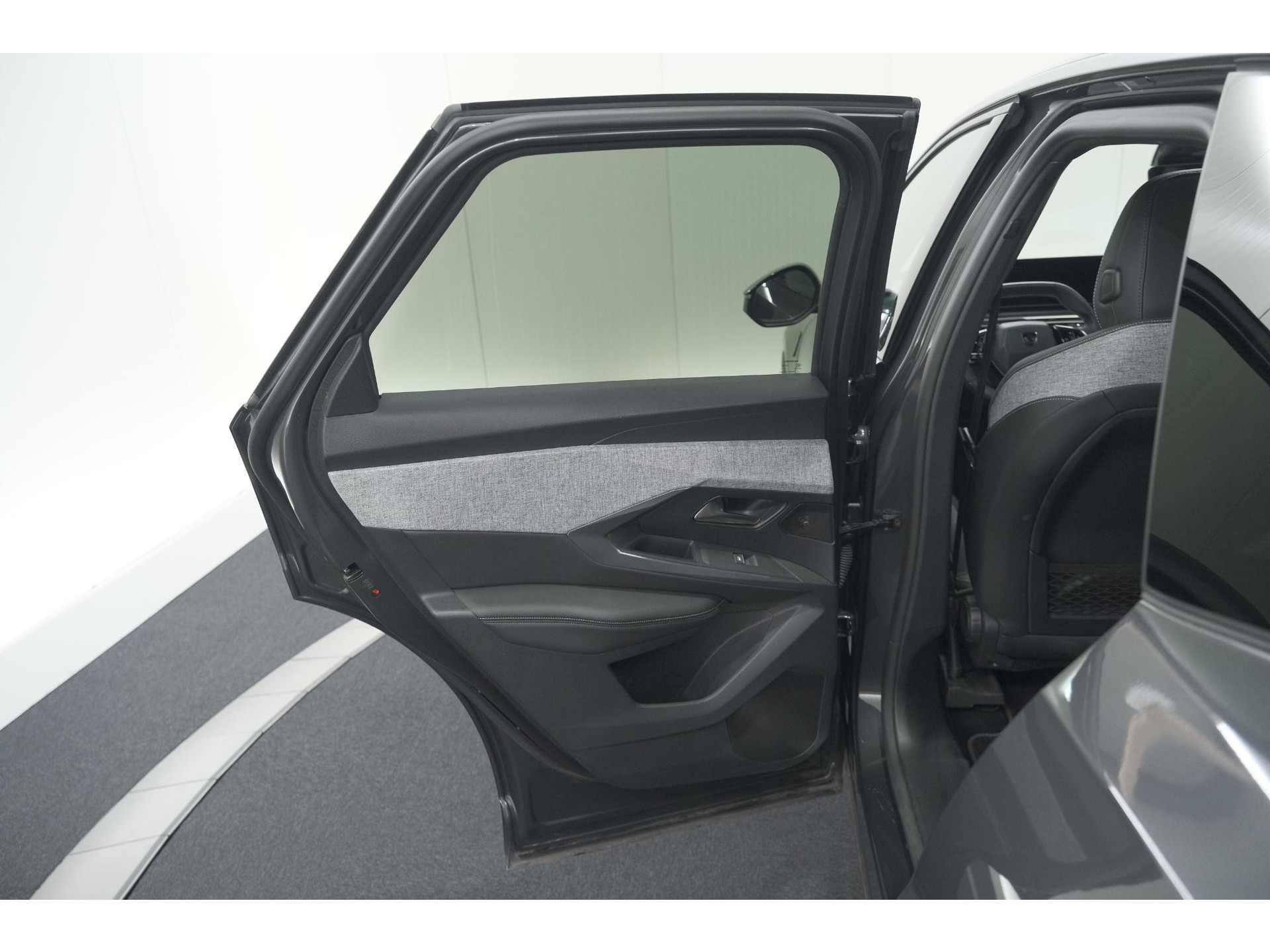 Peugeot 3008 1.2 Hybrid 136 GT | Panoramdak | 360 Camera | Stoelverwarming | Elektrische Kofferklep | Allseason Banden