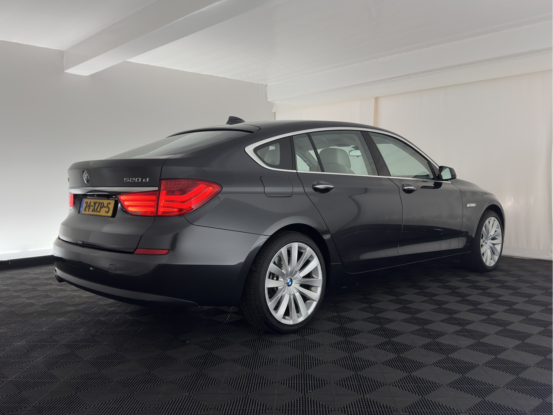 BMW 5-serie Gran Turismo 520d High Executive Aut. *HEAD-UP | ADAPTIVE-CRUISE | LUXURY-LEATHER | XENON | MEMORY-PACK | TOP-VIEW | HIFI-SOUND | NAVI-FULLMAP | ECC | PDC*