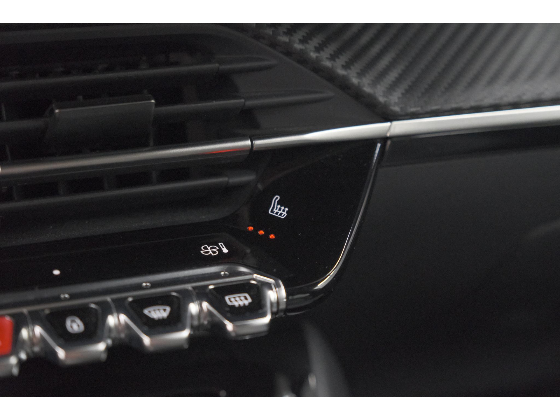 Peugeot 2008 PureTech 130 EAT8 Allure | 360 Camera | Dodehoekdetectie | Apple Carplay | Navigatie