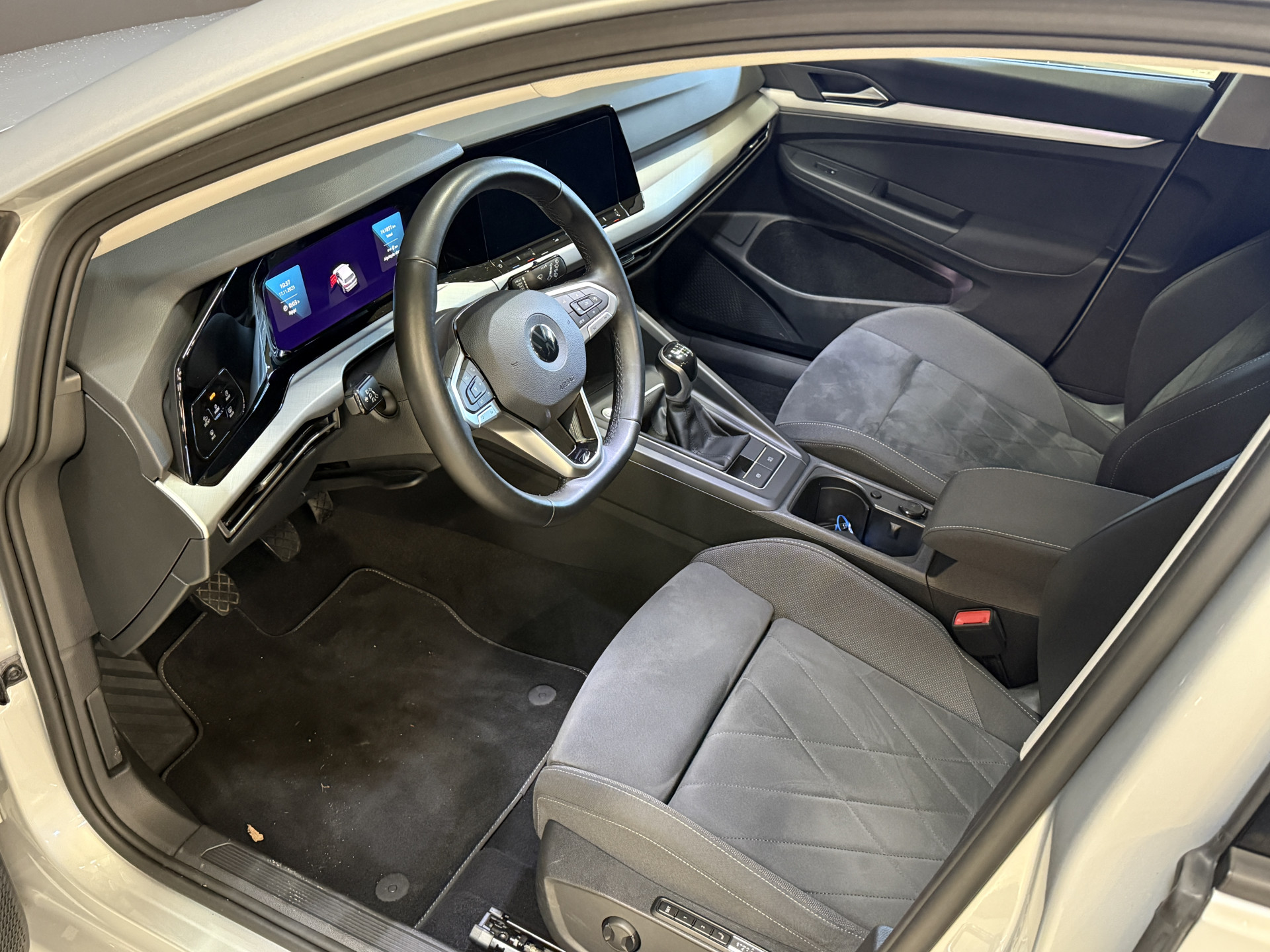 Volkswagen Golf 1.5 TSI Life Business | Memory stoelen | Camera | Full LED | Apple Carplay
