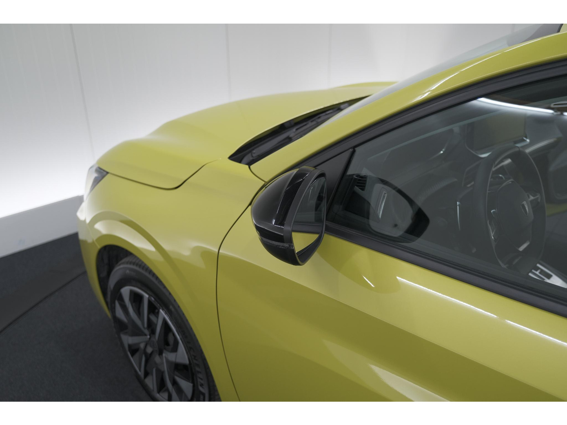 Peugeot 208 1.2 Hybrid 110 e-DCS6 Style | Parkeersensoren | Apple Carplay | Cruise Control | Airco