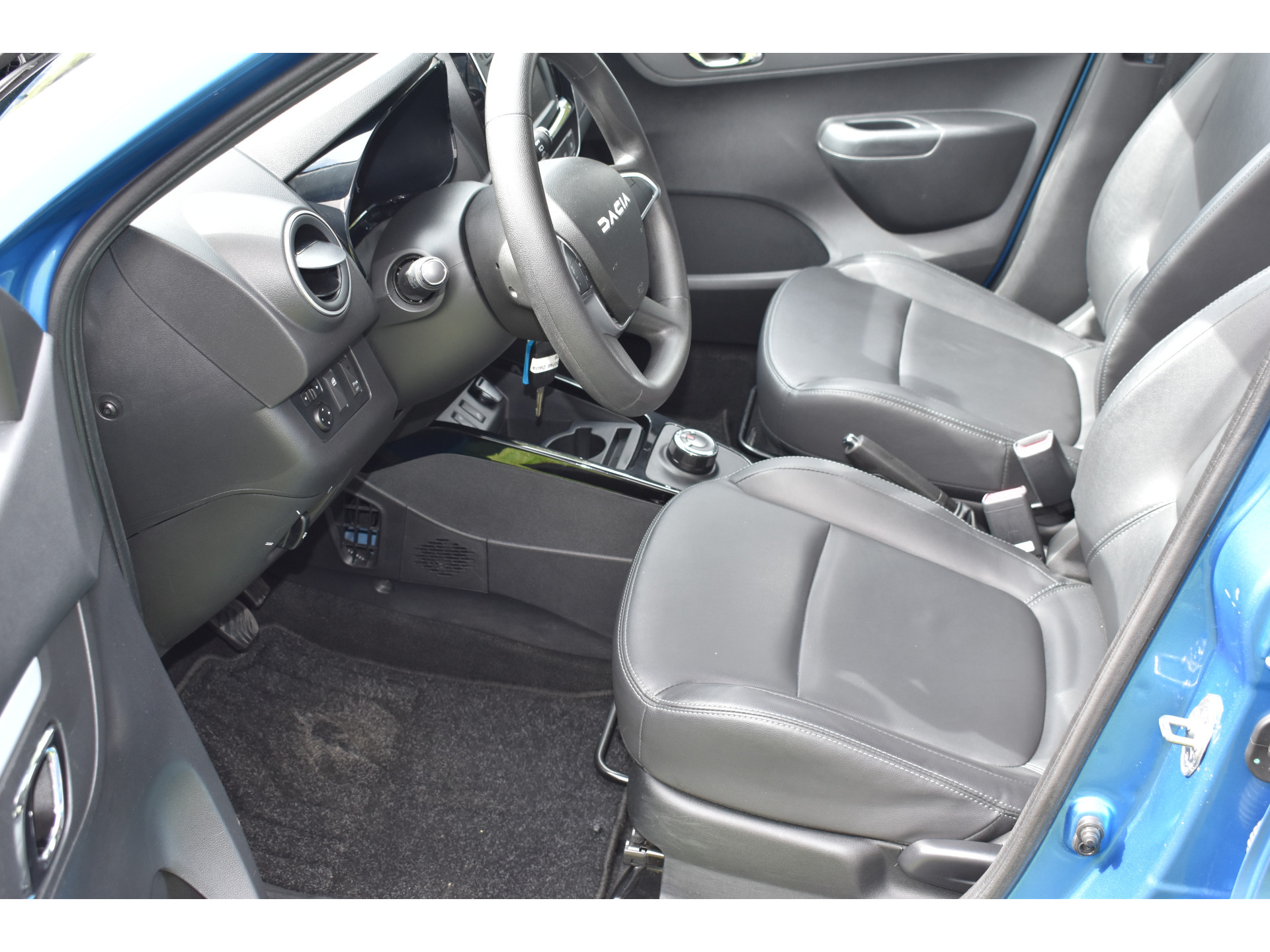 Dacia Spring Essential 27 kWh vol electric navigatie pdc Leer