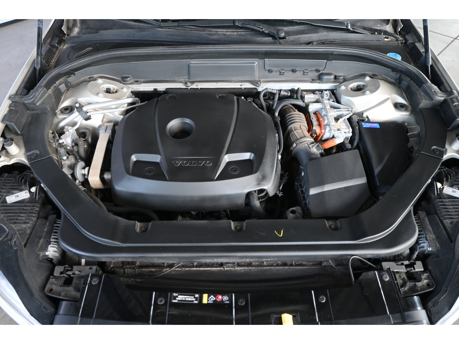 Volvo XC60 2.0 T8 Twin Engine AWD Inscription Harman/Kardon Navigatie Panoramadak Carplay Goed Onderhouden! Inruil Mogelijk!
