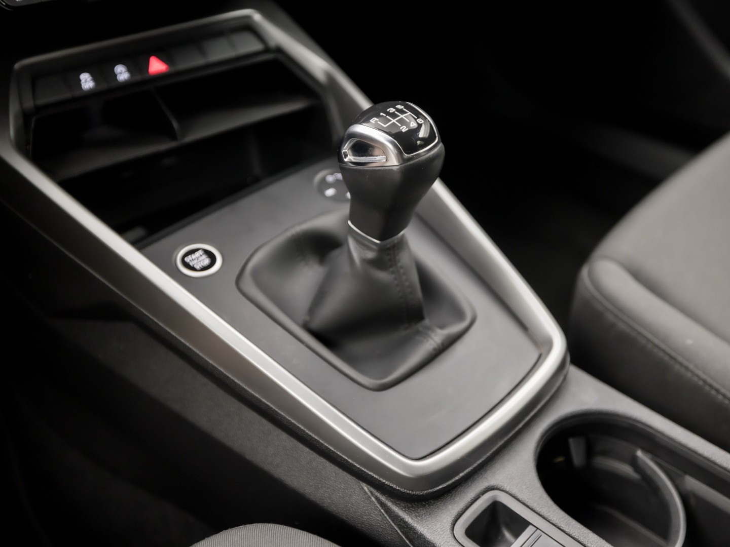Audi A3 Sportback 30 TFSI Sport (APPLE CARPLAY, GROOT NAVI, CAMERA, ELEK STOEL, ADAPTIVE CRUISE, STOELVERWARMING, SPORTSTOELEN, GETINT GLAS, KEYLESS START, NIEUWSTAAT)