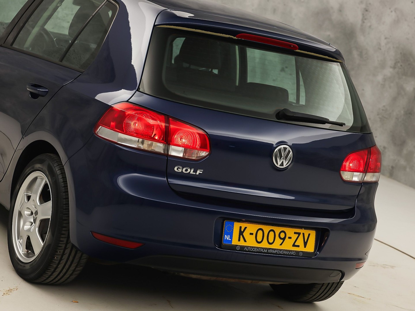 Volkswagen Golf 1.4 Sportline (CLIMATE, GETINT GLAS, LM VELGEN, SPORTSTOELEN, ARMSTEUN, NIEUWE APK, NIEUWSTAAT)