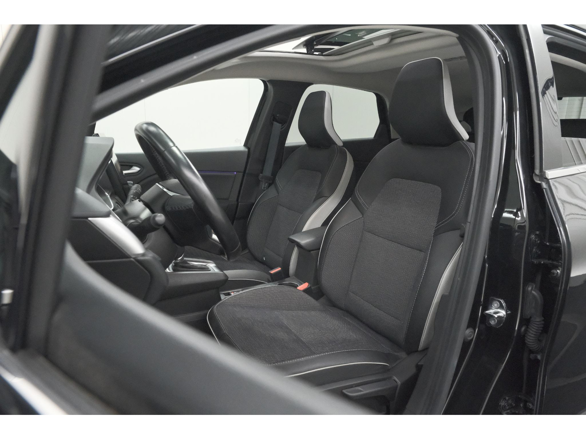 Renault Captur 1.6 E-Tech full hybrid 145 techno | Panoramadak | Camera | Adaptieve Cruise Control | 9.3 Inch Groot Scherm