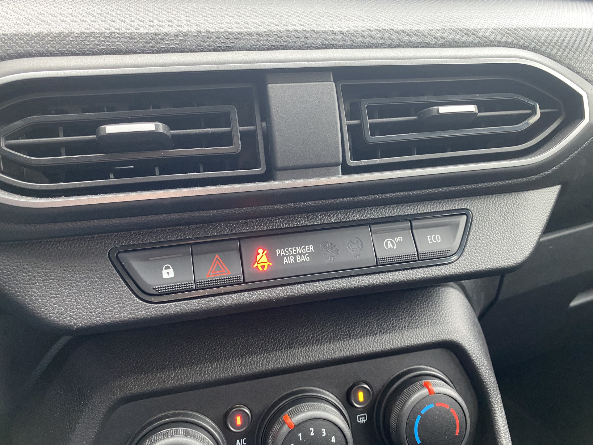 Dacia Sandero 1.0 TCe LPG 100 ECO-G Essential | 1e eigenaar | dealer onderhouden | airco | cruise control | dab audio | BTW auto