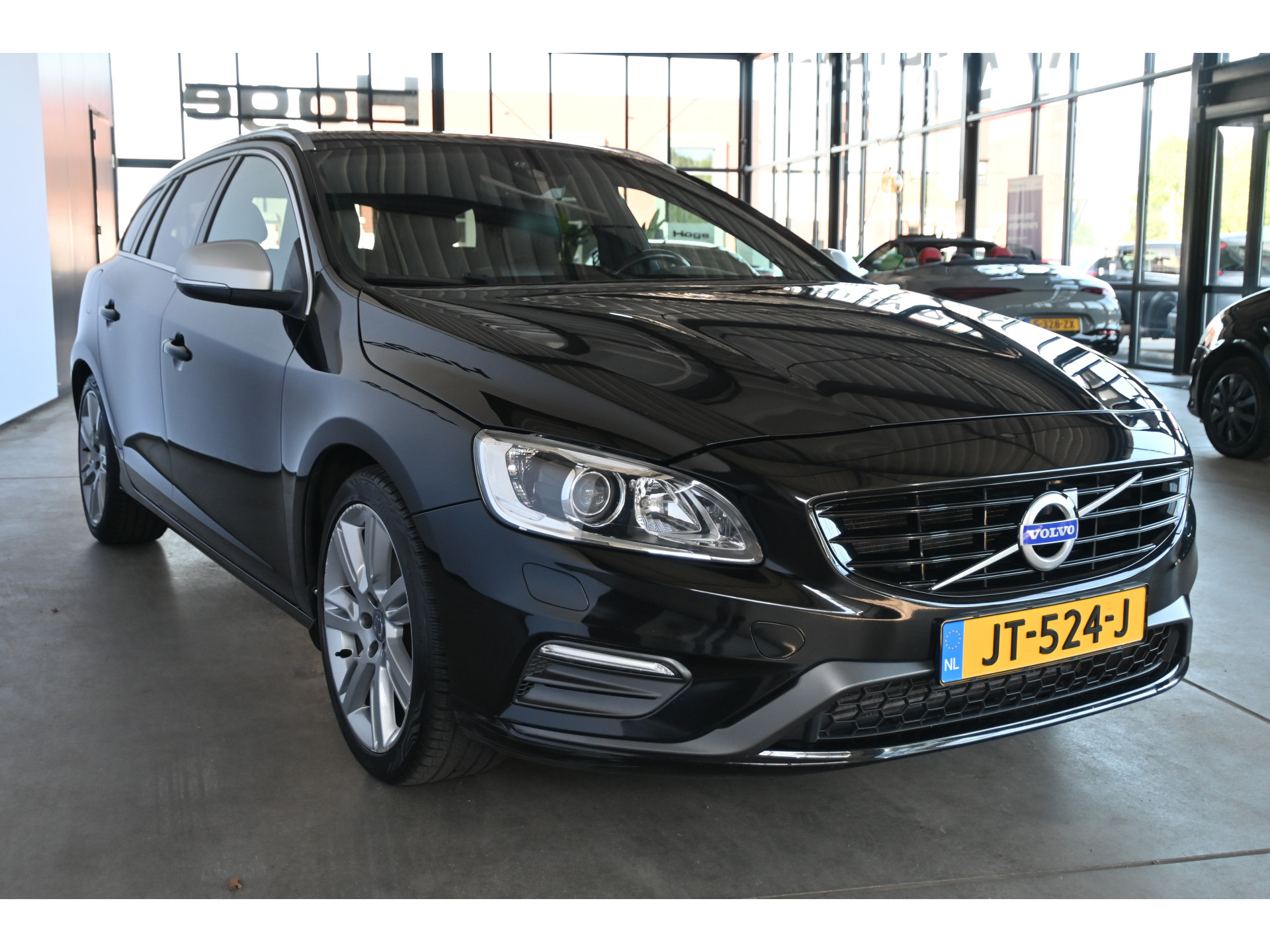 Volvo V60 2.0 D3 Nordic R-Design Automaat Clima Trekhaak Navigatie Cruise control Inruil Mogelijk!