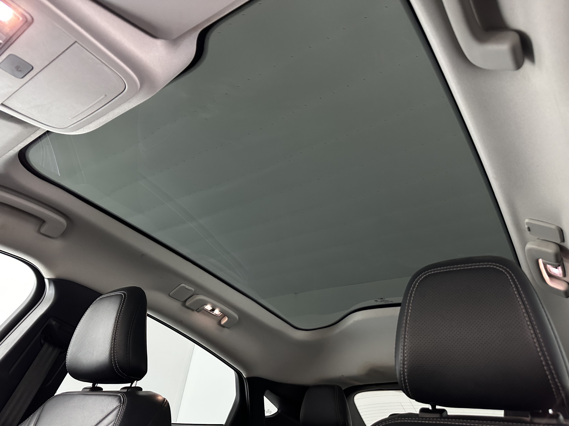 Ford Mustang Mach-E RWD 75 kWh [ 3-Fase ] (INCL.BTW) *LEATHER | FULL-LED | DAB | DIGI-COCKPIT | KEYLESS | NAVI-FULLMAP | CARPLAY | HEATED-COMFORTSEATS | TOPVIEW | ADAPTIVE-CRUISE | PRIVACY-GLASS | 18'' ALU*