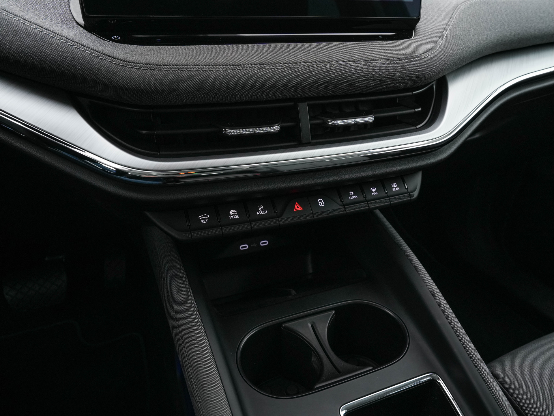 ŠKODA Enyaq iV 80 [ 3-Fase ] {SOH-88% } (INCL-BTW) *LEATHER-FABRIC | FULL-LED | DIGI-COCKPIT | CAMERA | KEYLESS | NAVI-FULLMAP | AMBIENT-LIGHT | ECC | HEATED-COMFORTSEATS | DAB+ | PDC | CRUISE | CARPLAY | TOWBAR | 19"ALU*