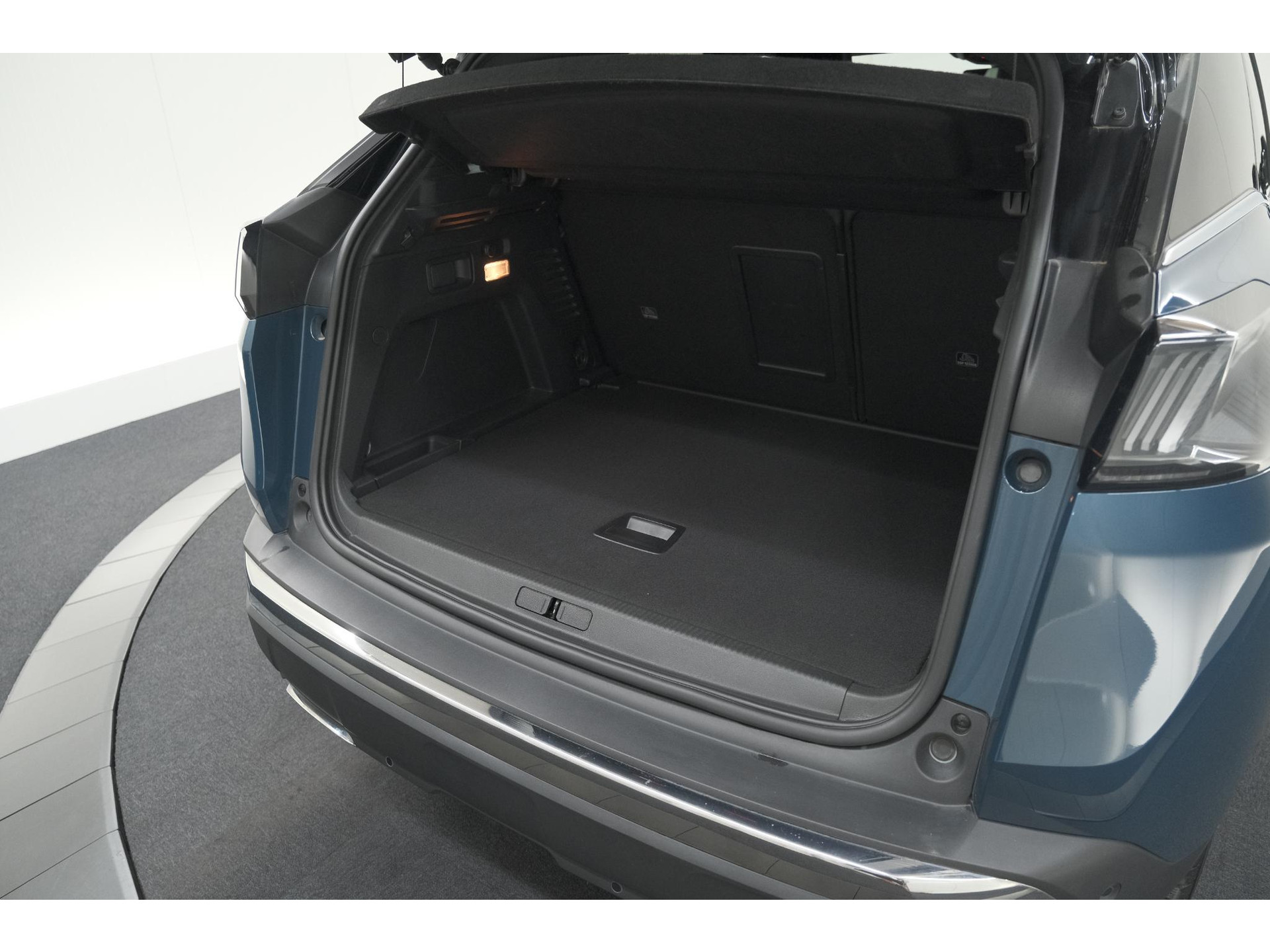 Peugeot 3008 PureTech 130 EAT8 GT | Adaptieve Cruise Control | Elektronische Kofferklep | Camera | Dodehoekdetectie