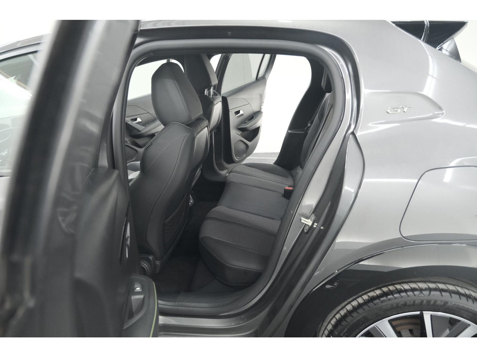 Peugeot 208 PureTech 100 GT | Camera | Adaptieve Cruise Control | Navigatie | Apple Carplay