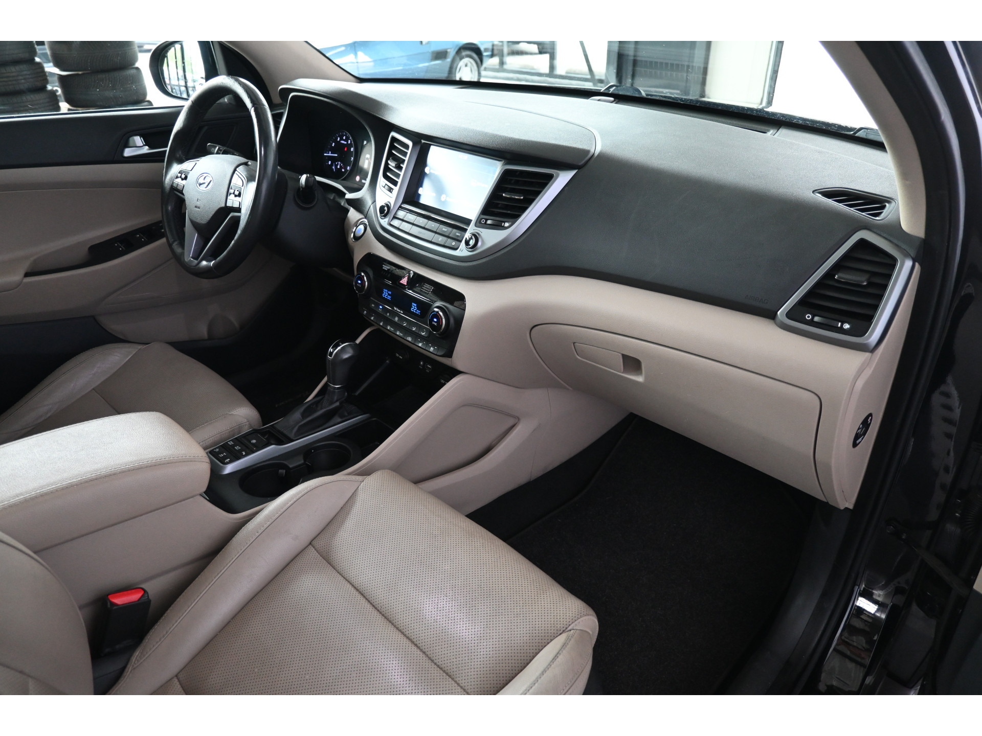 Hyundai Tucson 1.6 T-GDi Premium 4WD Automaat Panoramadak Navigatie Cruise Stoelverwarming Clima 100% Onderhouden! Inruil Mogelijk!