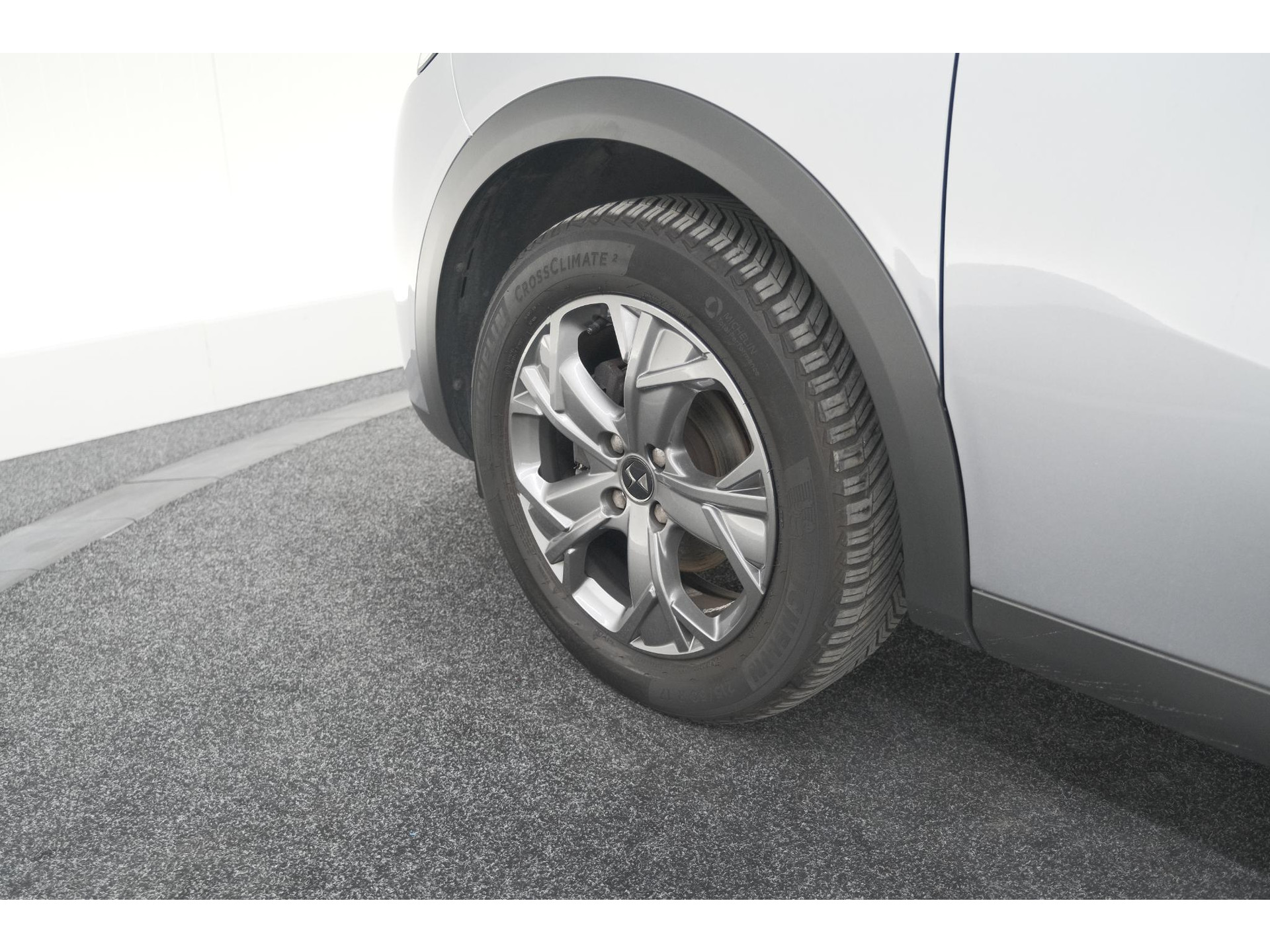 DS 3 Crossback PureTech 100 Montmartre | Parkeersensoren | Apple Carplay | Allseason Banden | Navigatie | Climate Control