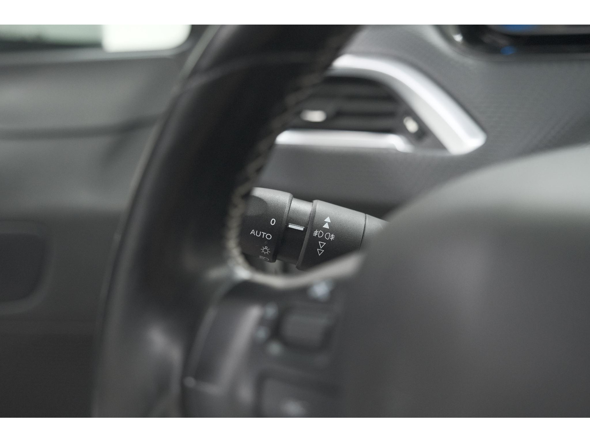 Peugeot 2008 PureTech 130 Allure | Camera | Apple Carplay | Parkeersensoren | Navigatie