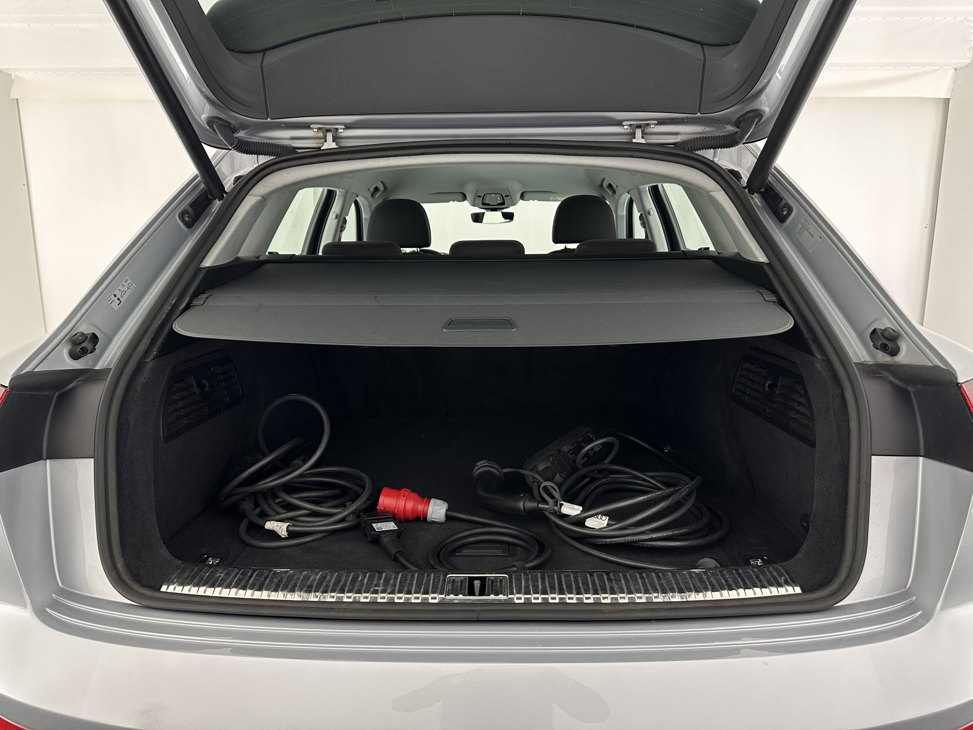 Audi e-tron 50 quattro Business edition 71 kWh [ 3-Fase-11kW ] {SOH-99%} (INCL-BTW) Aut. *HEATPUMP | FULL-LED | DIGI-COCKPIT | NAVI-FULLMAP | MEMORY-PACK |  COMFORTSEATS | KEYLESS | AUDI-SOUND | SHIFTPADDLES | DAB+ | ECC | DRIVE-SELECT | PDC | CRUISE | TO