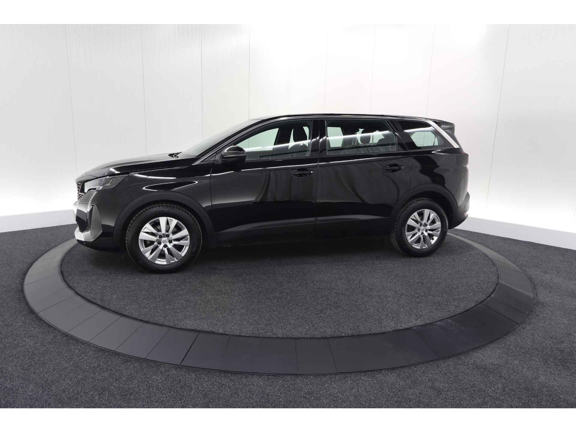 Peugeot 5008 PureTech 130 EAT8 Active Pack Business | 7 Zitplaatsen | Camera | Navigatie | Apple Carplay | Parkeersensoren