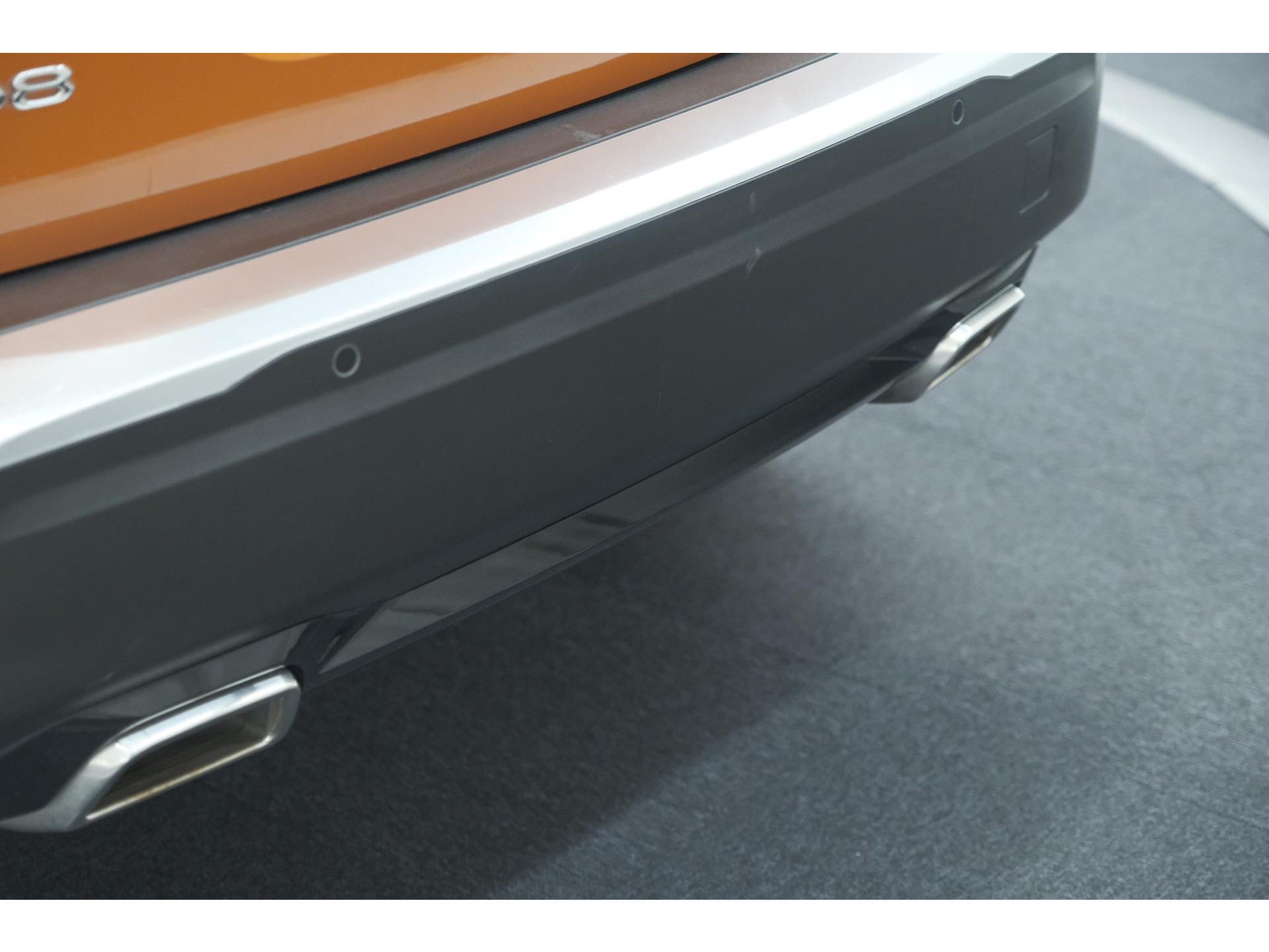 Peugeot 2008 PureTech 130 GT Pack | Leer-pakket | Camera | Dodehoekdetectie | Apple Carplay | Stoelverwarming