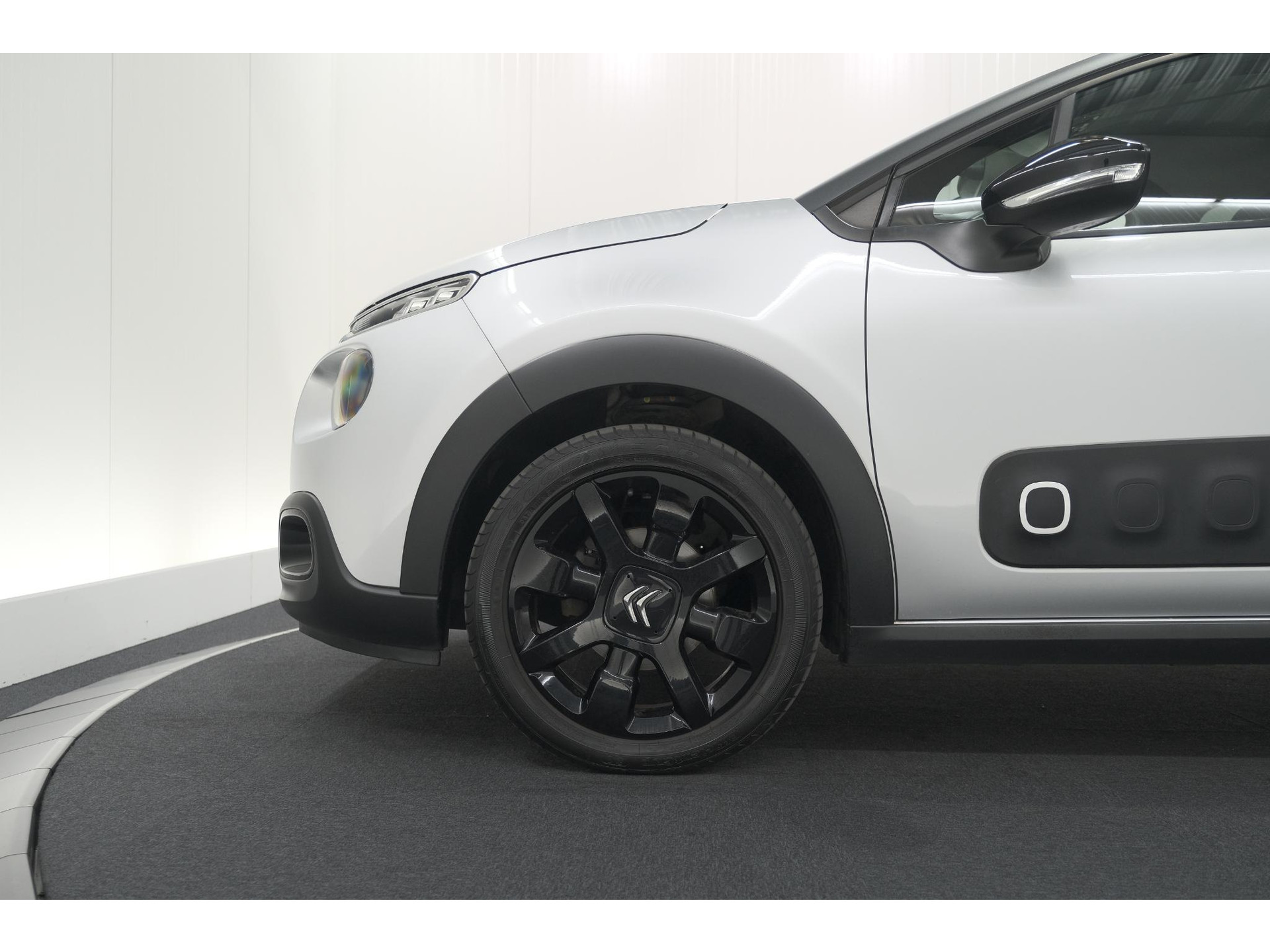 Citroen C3 PureTech 82 S&S Shine | Camera | Navigatie | Climate control | 17 Inch Lichtmetalen Velgen