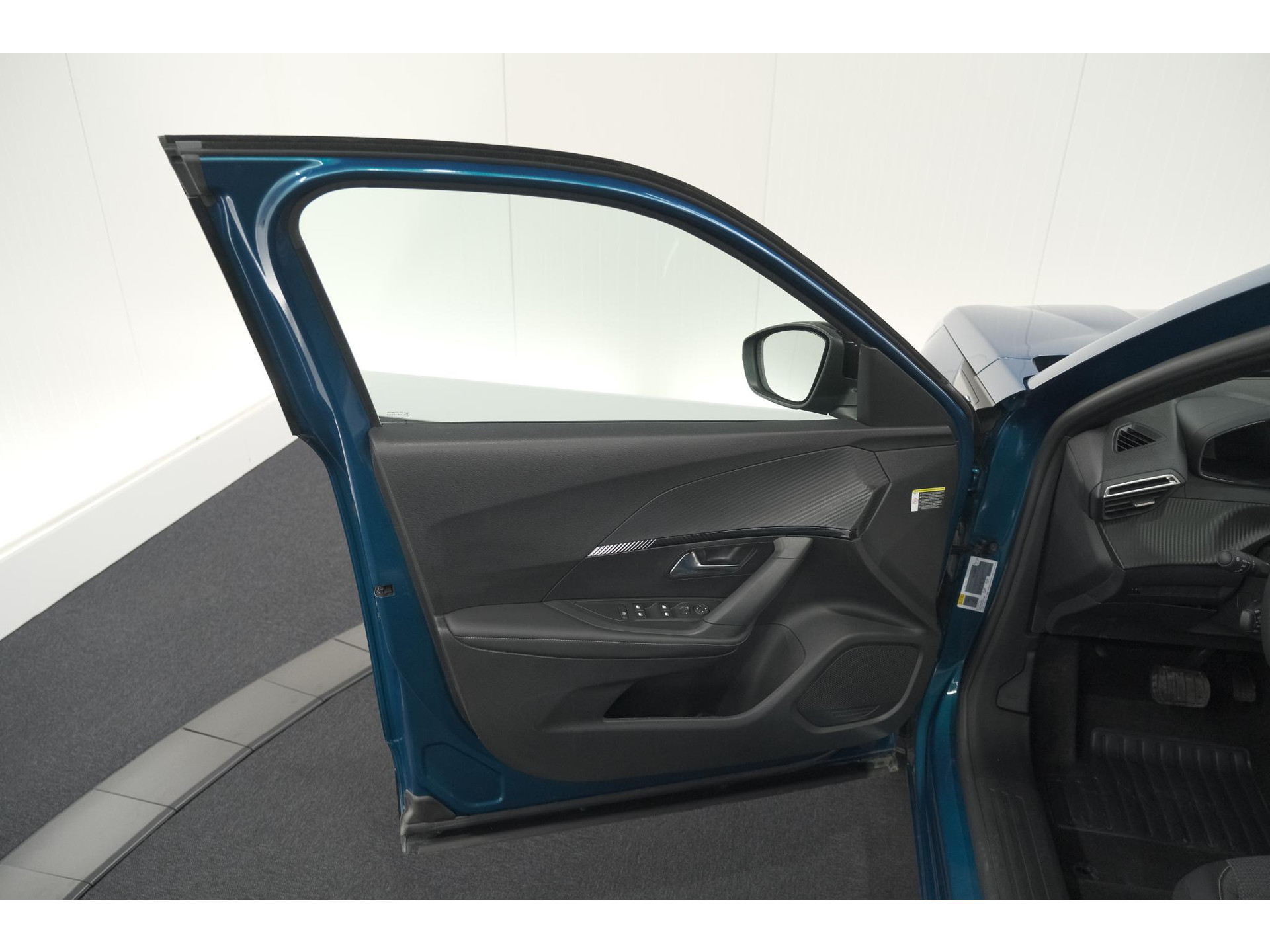 Peugeot e-2008 EV Allure Avantage 54 kWh | 11 KW Laadfunctie | Parkeersensoren | Apple Carplay