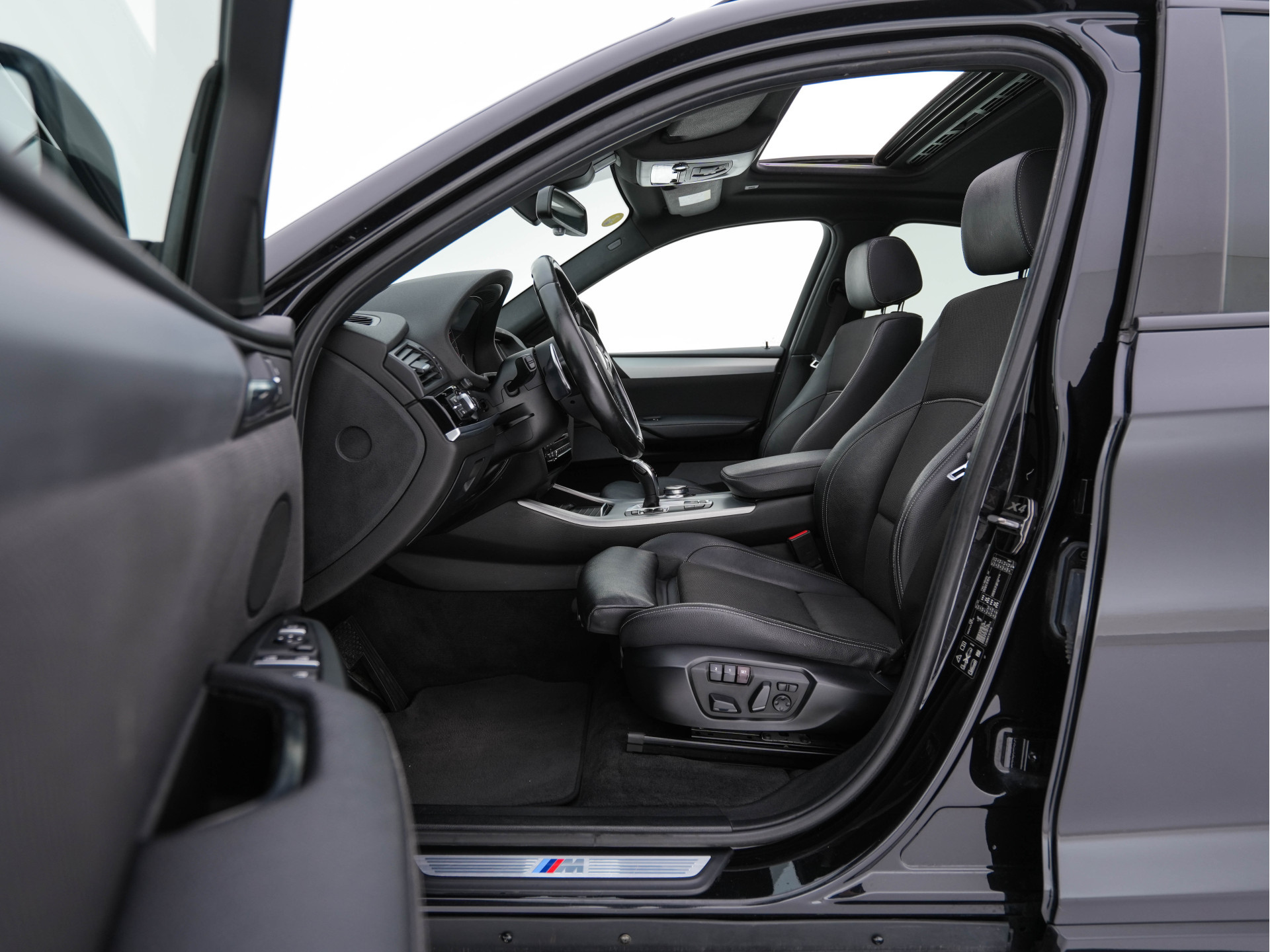 BMW X4 xDrive35d Centennial High Executive M-Sportpack Aut. *PANO | HEAD-UP | LEATHER-FABRIC | FULL-LED | ADAPTIVE-CRUISE | MEMORY-PACK | CAMERA | NAVI-FULLMAP | HEATED-SPORTSEATS | TOWBAR | PRIVACY-GLASS | SHIFT-PADDLES | 20''ALU*