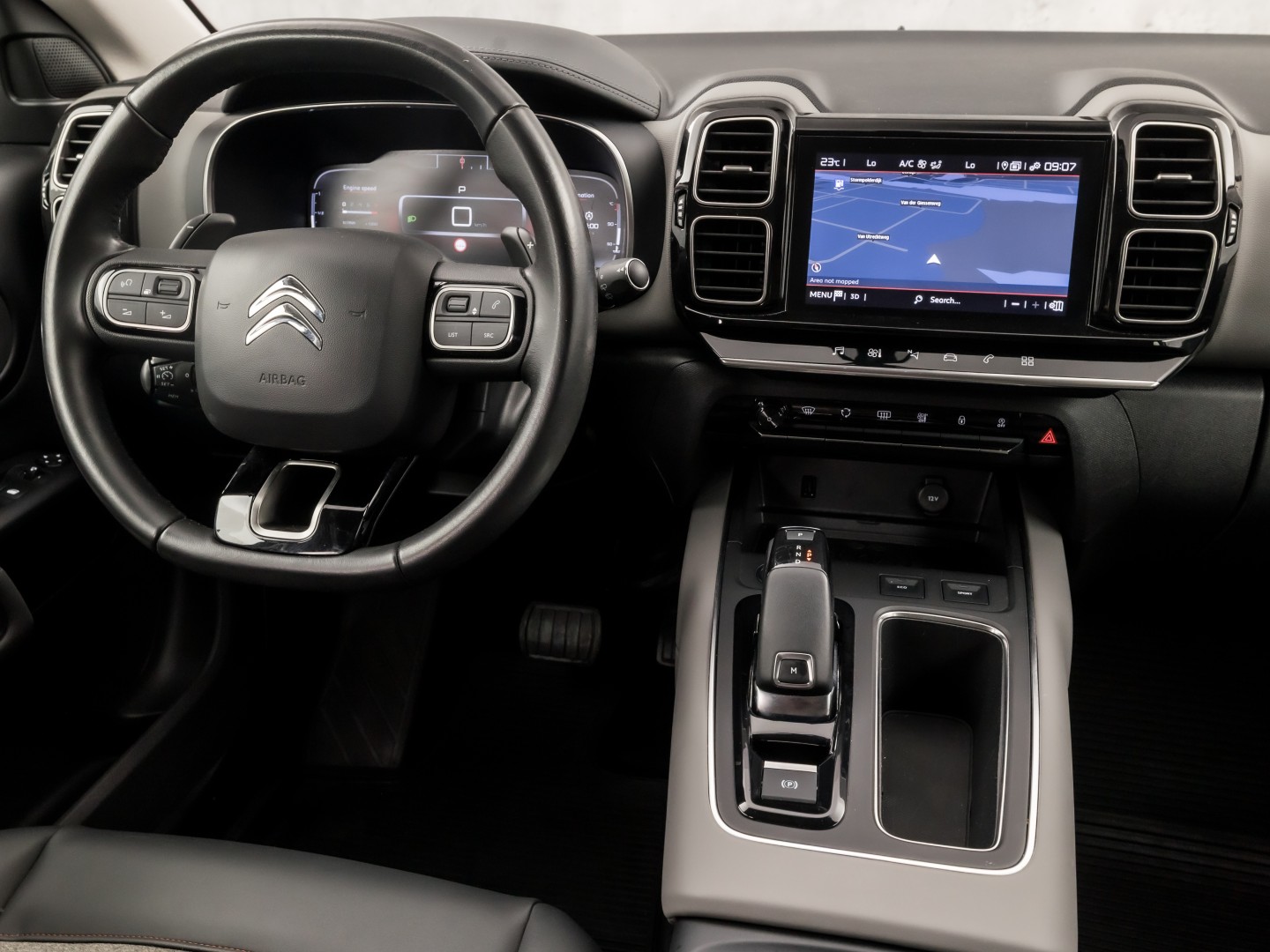 Citroën C5 Aircross 1.6 PureTech Sport 181Pk Automaat (APPLE CARPLAY, GROOT NAVI, 360 CAMERA, LM VELGEN, TREKHAAK, SPORTSTOELEN, KEYLESS, ADAPTIVE CRUISE, NIEUWSTAAT)