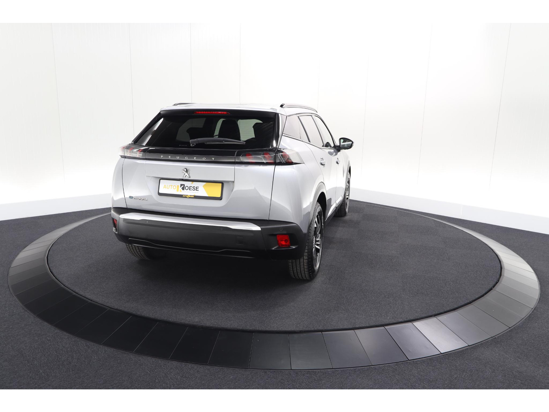 Peugeot e-2008 EV Allure 50 kWh | SOH=96.7 % | 3 Fase Laadfunctie | Camera | Navigatie | Parkeersensoren | Apple Carplay