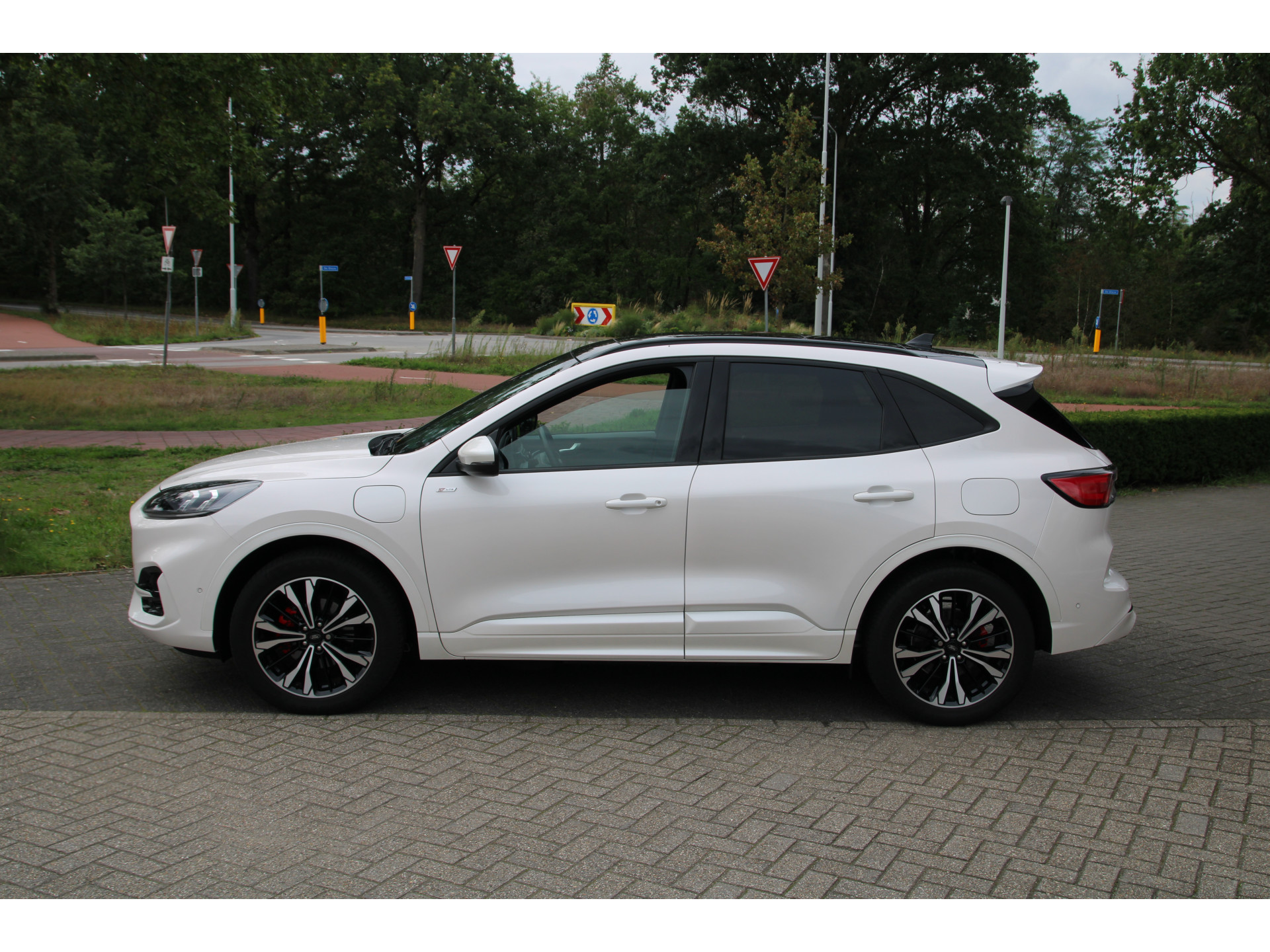 Ford Kuga 2.5 PHEV 225 PK AUTOMAAT ST-Line X TREKHAAK | PANORAMADAK | 19-INCH