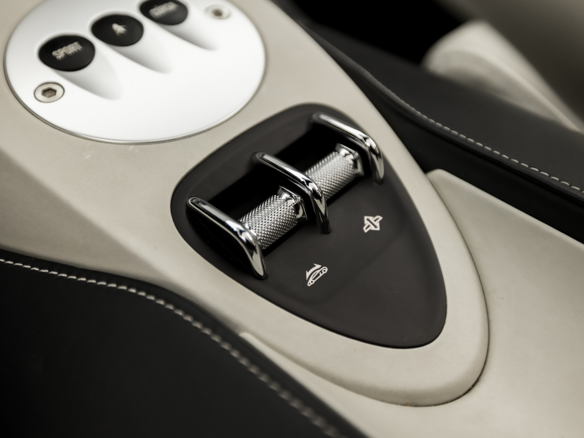 Lamborghini Gallardo 5.2 V10 LP560-4 Automaat 561Pk (FACELIFT, FRONT LIFT, CAMERA, LEDEREN SPORTSTOELEN, SOFT TOP, NAVIGATIE)