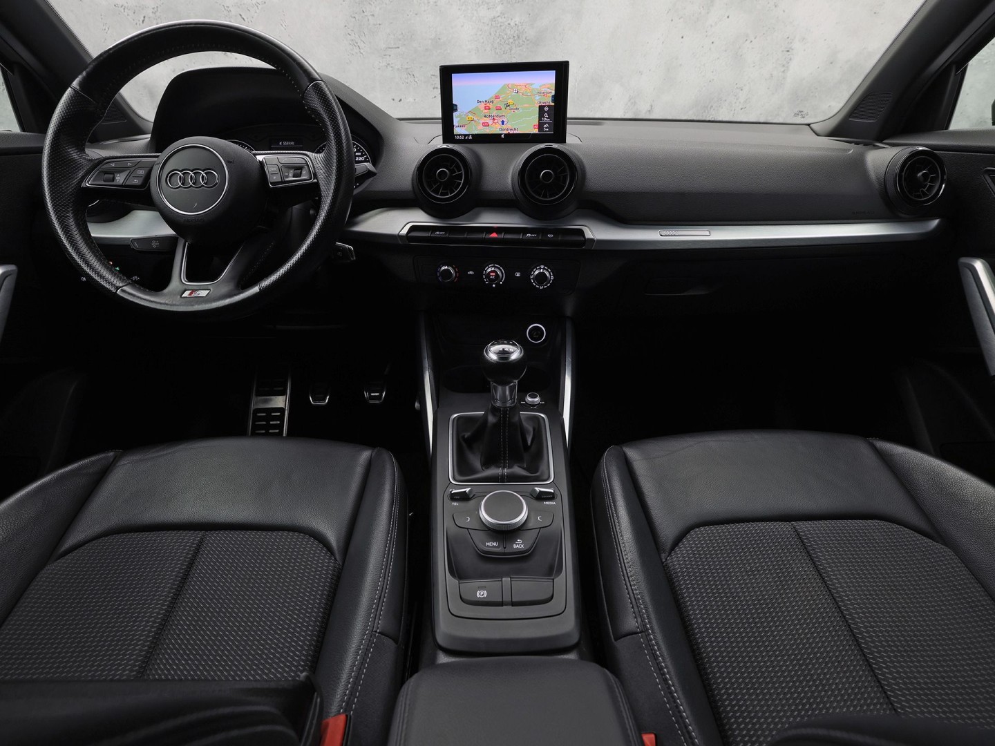 Audi Q2 1.4 TFSI S-Line Sport 150Pk (2X S-LINE, GROOT NAVI, GETINT GLAS, LEDER, LED KOPLAMPEN, SPORTSTOELEN, PARKEERSENSOREN, CRUISE, NIEUWSTAAT)