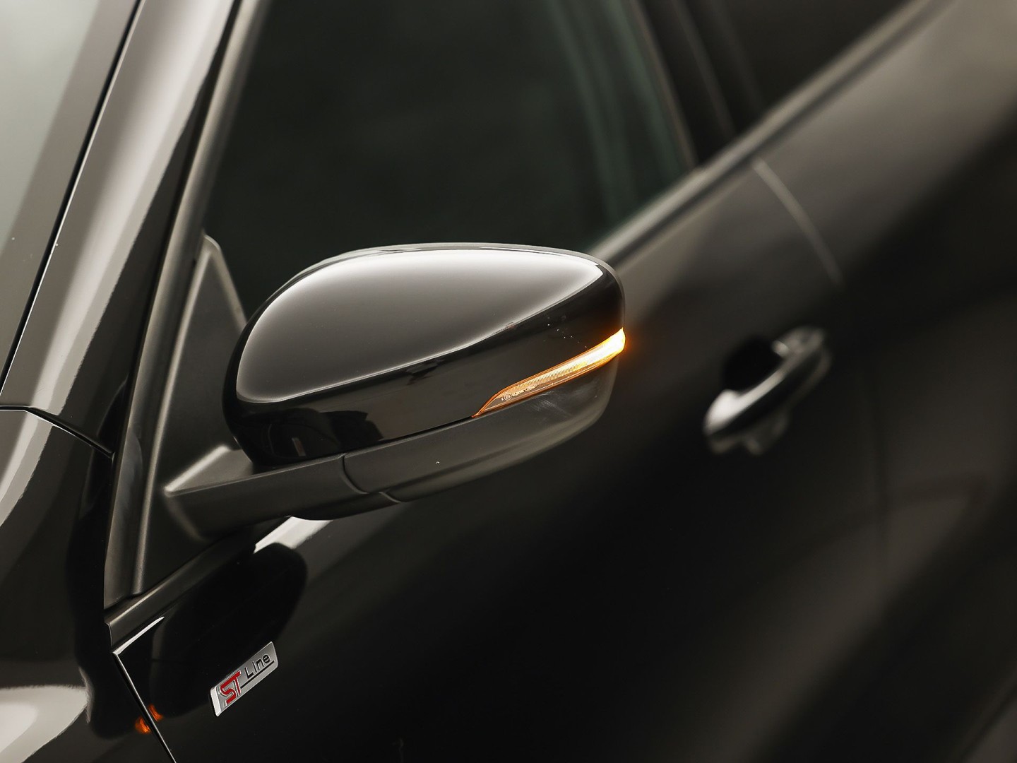 Ford Kuga 2.5 PHEV ST-Line X 225Pk Automaat (VIRTUAL COCKPIT, BANG&OLUFSEN, APPLE CARPLAY, ELEK SPORTSTOELEN, LEDER/ALCANTARA, CAMERA, ELEK ACHTERKLEP, KEYLESS, NIEUWSTAAT)