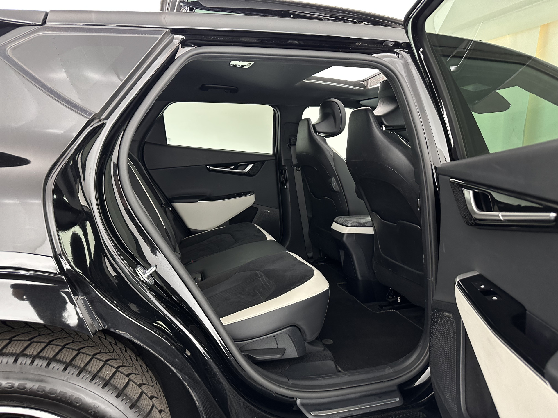 Kia EV6 GT-Line 77.4 kWh [ 3-Fase-11kW ] (SOH-100%) (INCL-BTW) Aut. *HEATPUMP | PANO | HEAD-UP | LEATHER-ALCANTARA | ADAPTIVE-CRUISE | DIGI-COCKPIT | MERIDIAN-AUDIO | MEMORYPACK | FULL-LED | KEYLESS | TOPVIEW | DAB | BLINDSPOT | NAVI-FULLMAP |