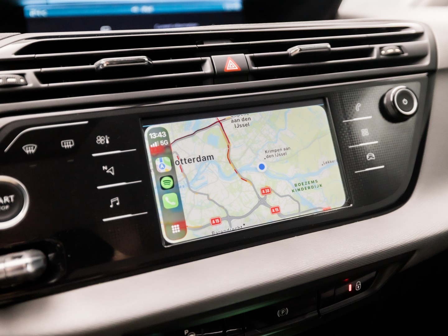Citroën Grand C4 Picasso 1.2 PureTech Sport 7 Persoons Automaat (APPLE CARPLAY, GROOT NAVI, GETINT GLAS, TREKHAAK, SPORTSTOELEN, CAMERA, CRUISE, NIEUWE APK, NIEUWSTAAT)
