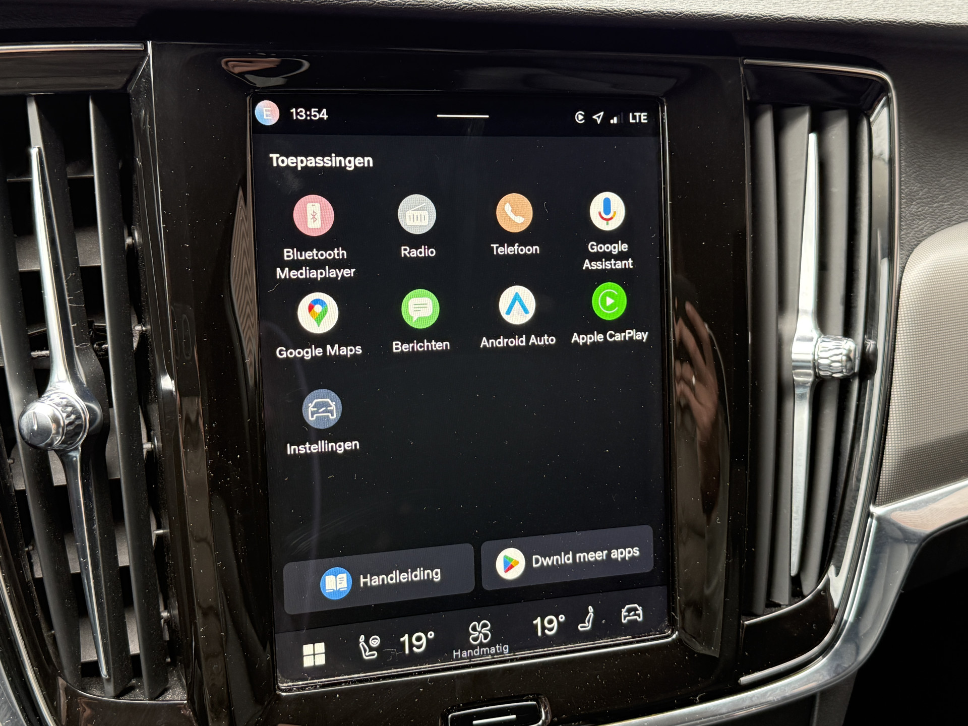 Volvo V90 2.0 B4 Momentum Business | Keyless | Trekhaak | Apple Carplay